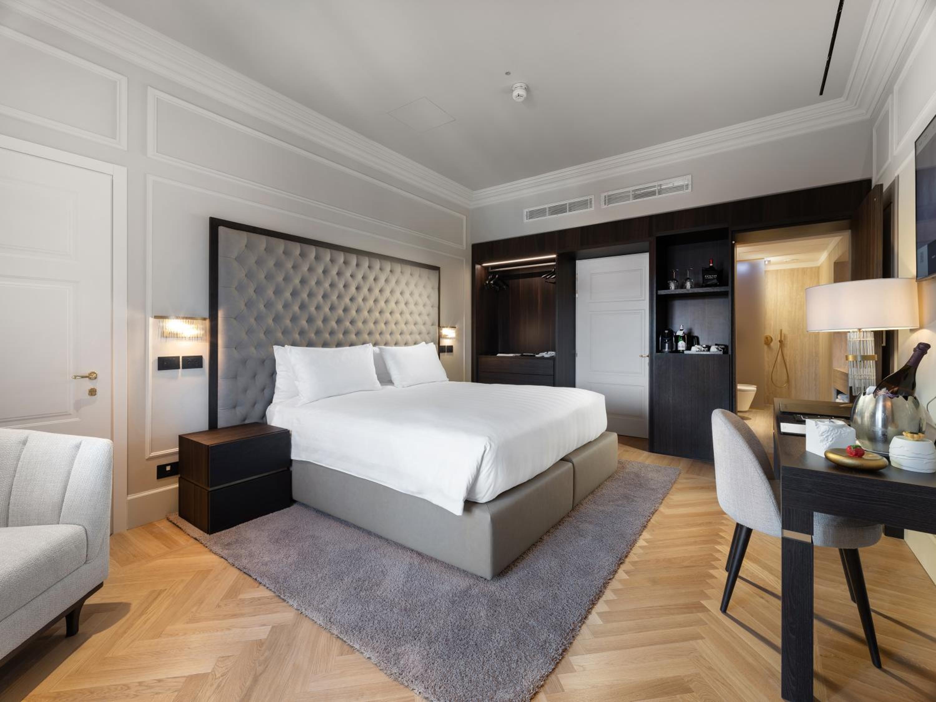 Junior Suite with Duomo Cathedral View