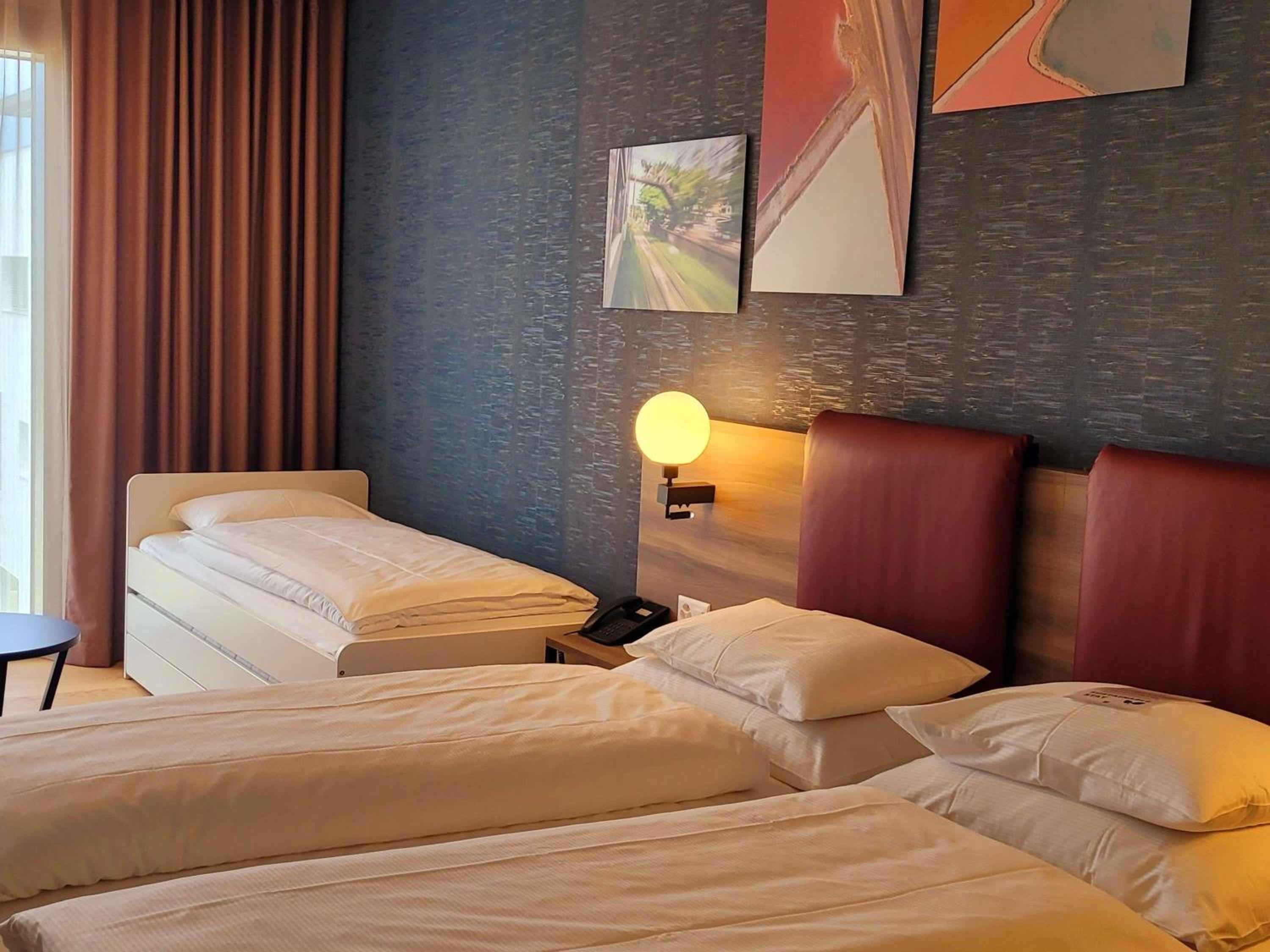 Family room with one double bed and one extra bed