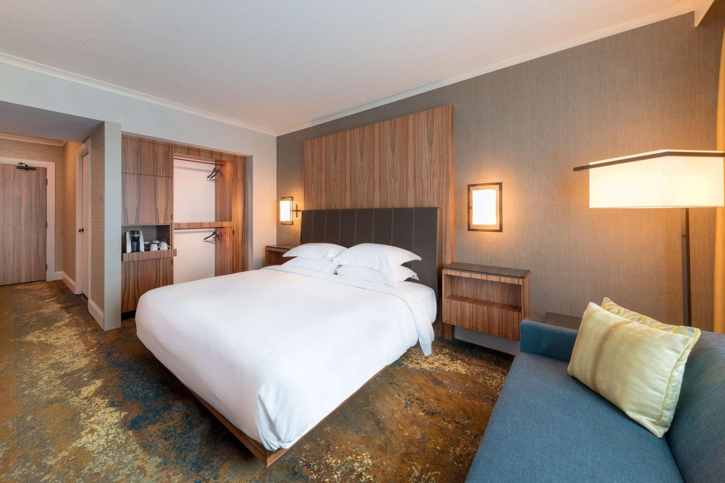 King Room with Accessible Shower - Disability Access