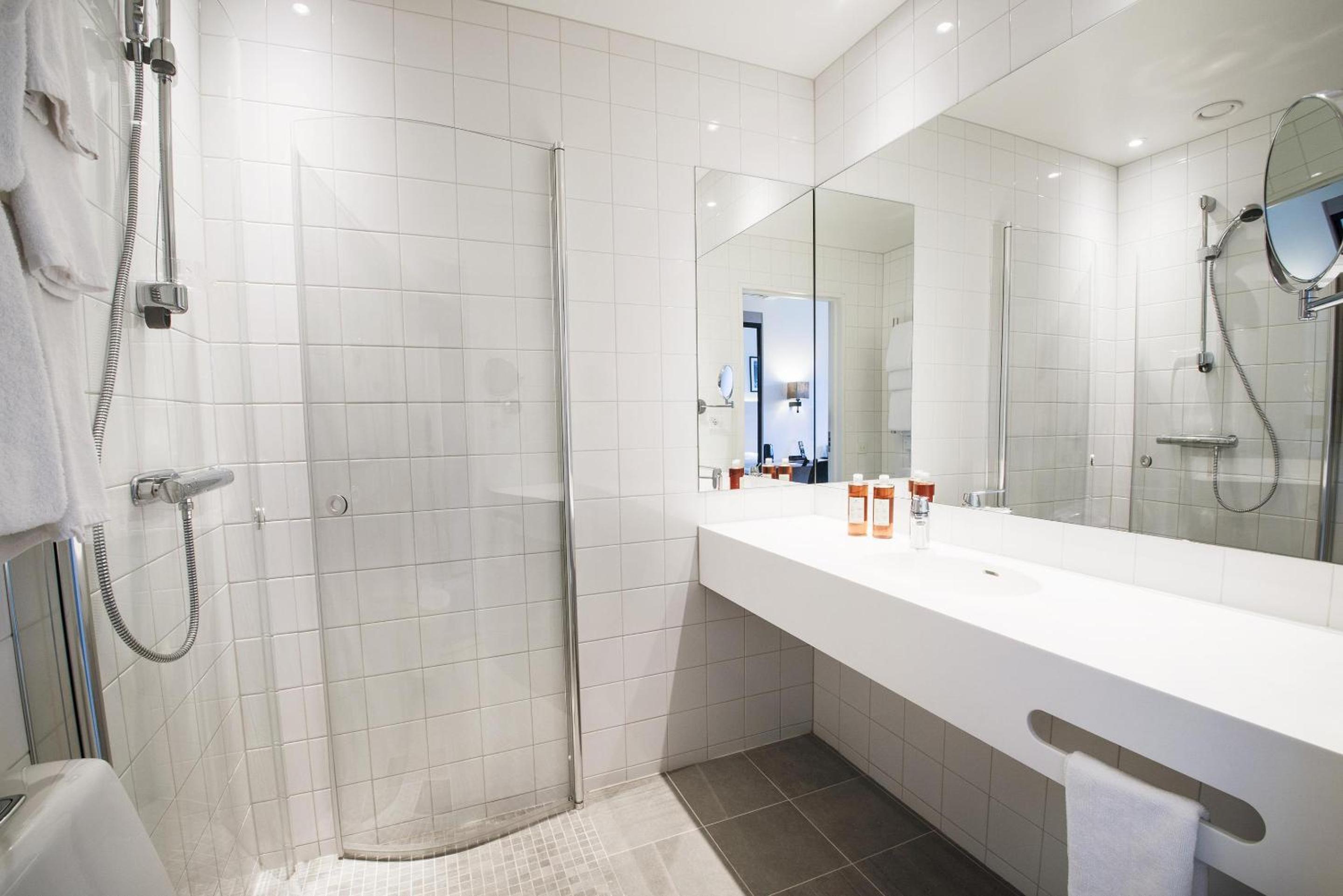 Family Room with Three Single Beds - Non-Smoking