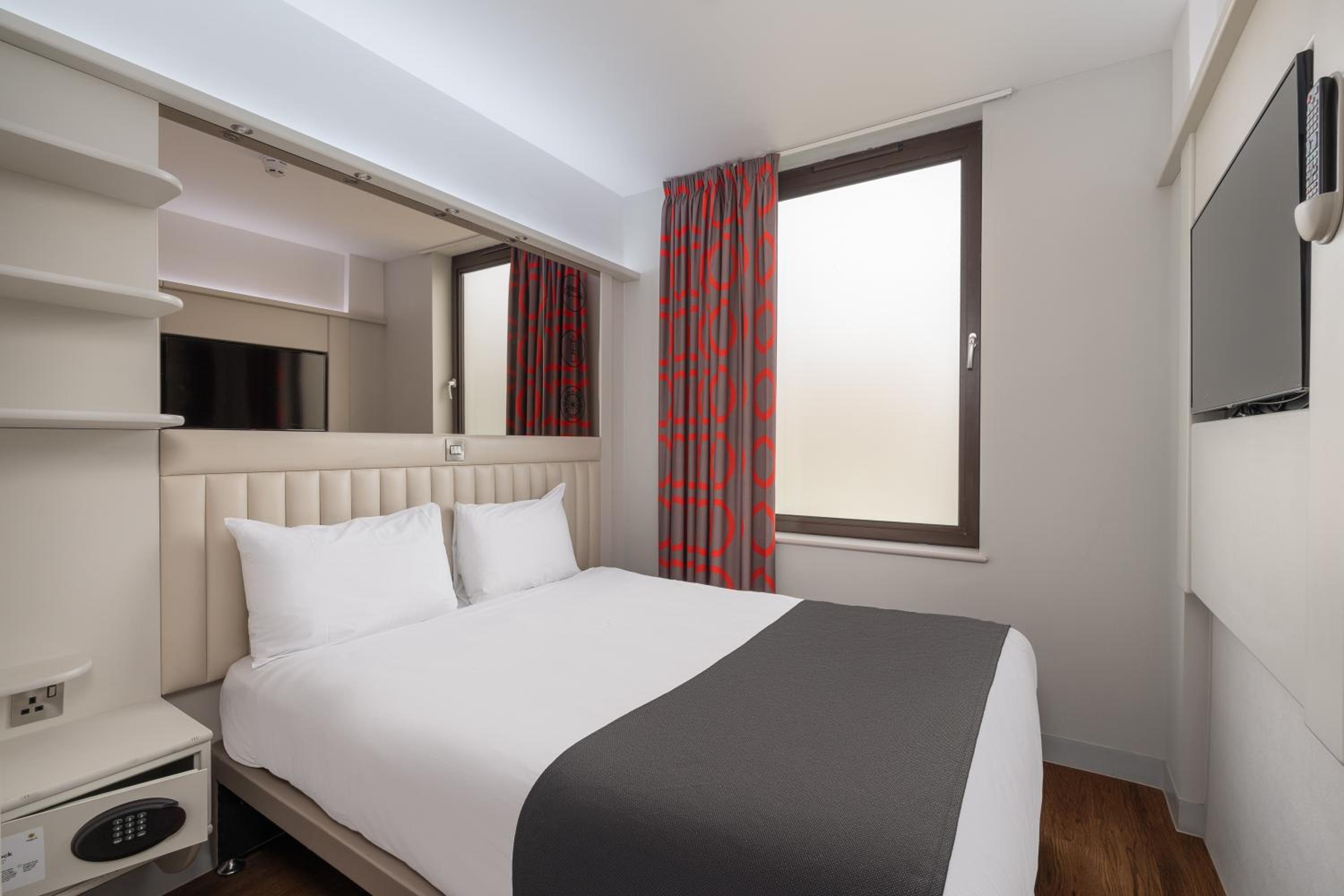 Classic Double Room - with Window