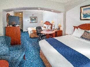 Queen Room with Two Queen Beds and Roll-In Shower - Mobility Accessible