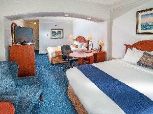 Queen Room with Two Queen Beds and Roll-In Shower - Mobility Accessible