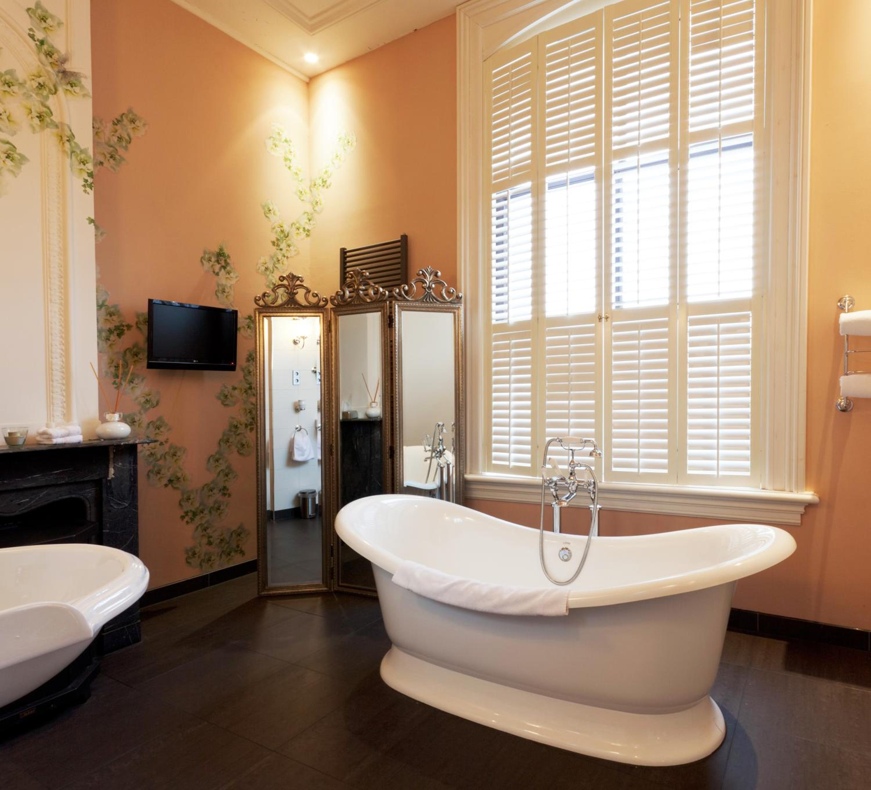 Large Suite
