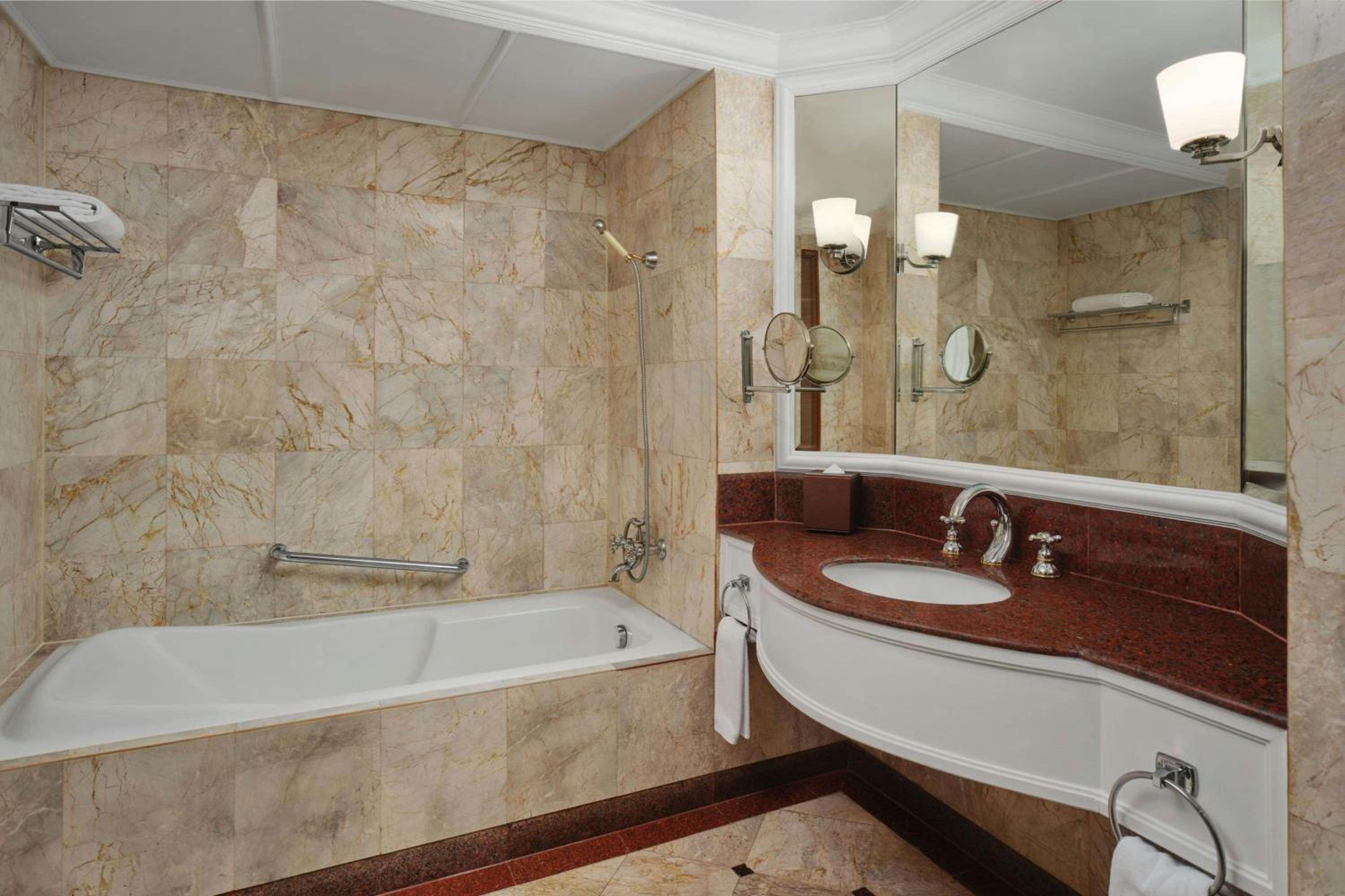 Advantage Room with One King Bed and City View