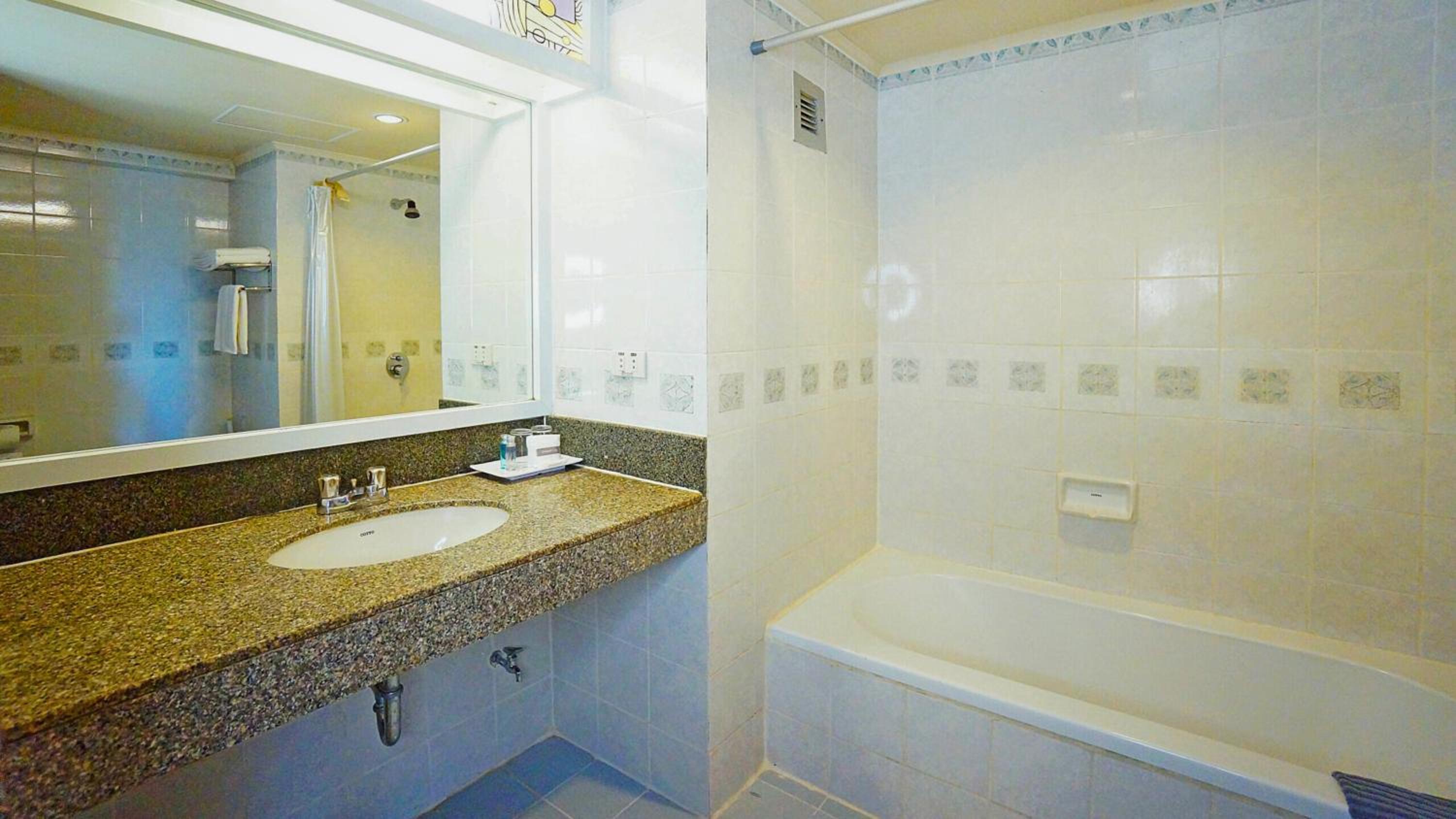 Deluxe Ocean View with high floor Tower Wing with Water Park Access