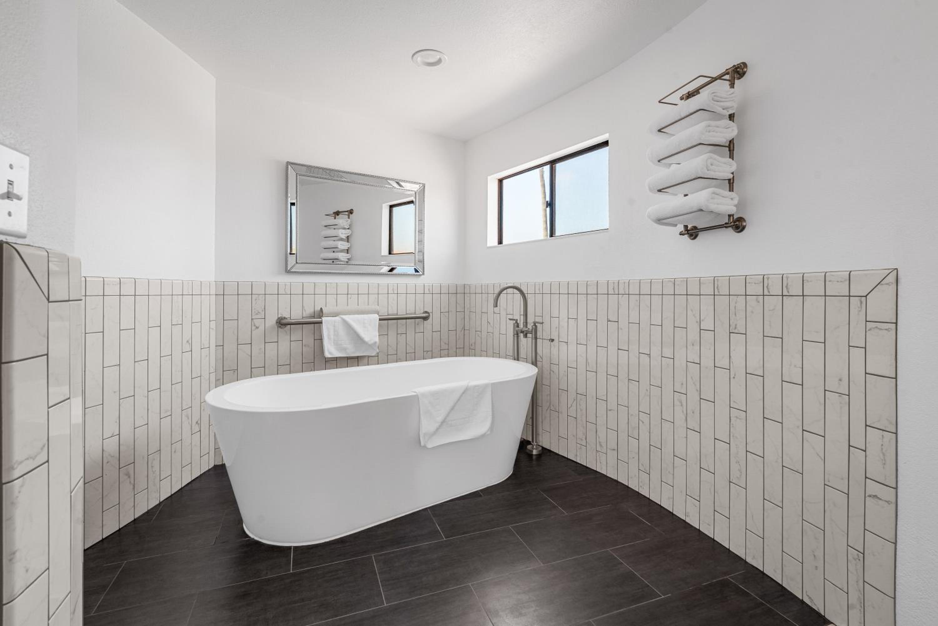Penthouse Suite, 1 King Bed, Fireplace & Patio, Non-Smoking
