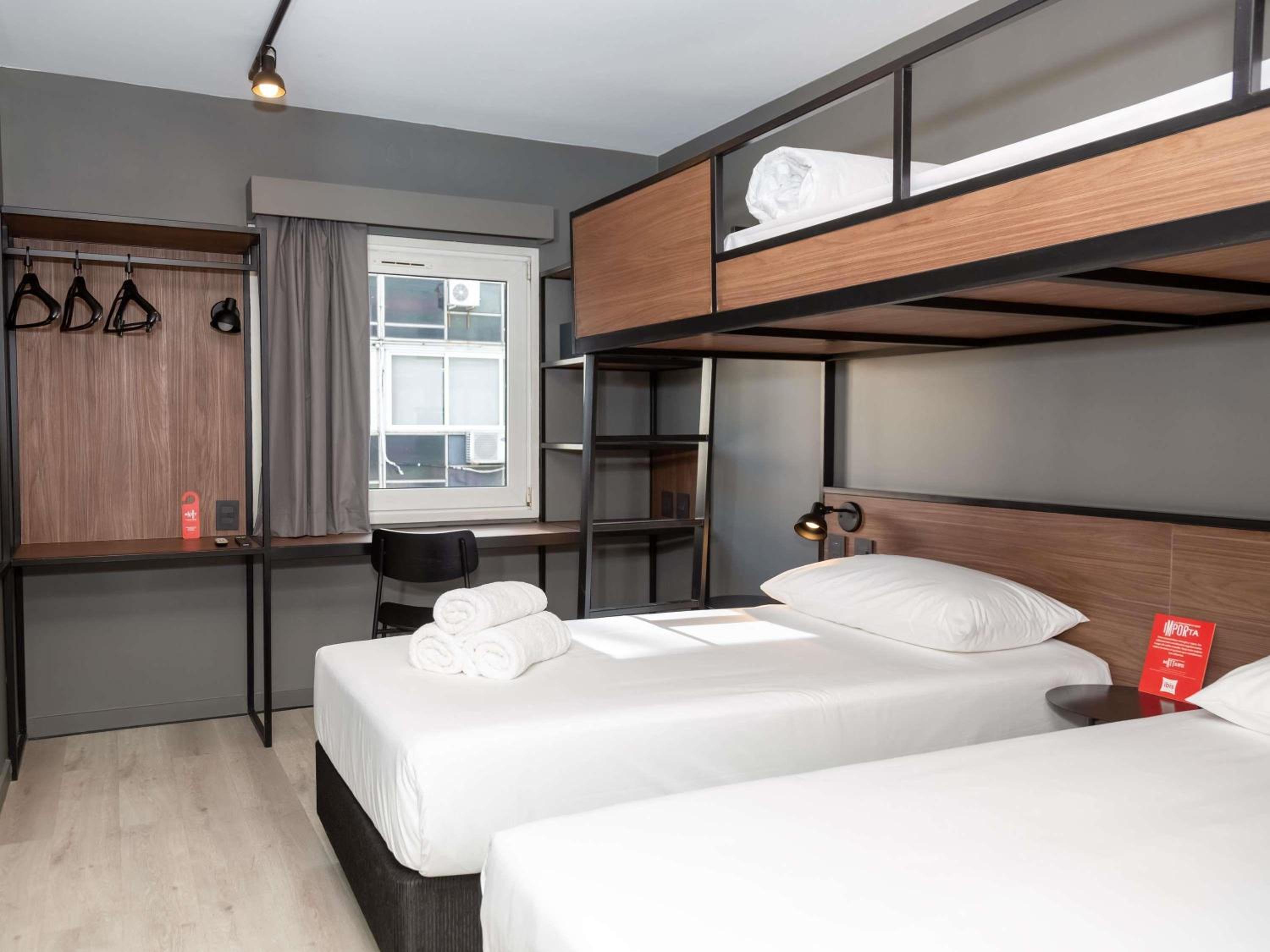 Standard Room With Three Single Beds