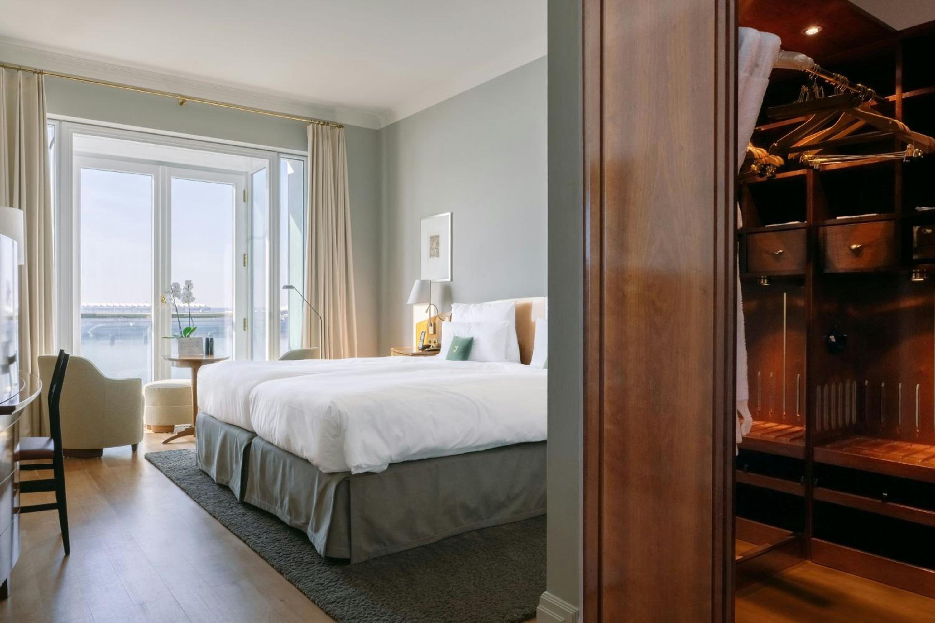 Deluxe Double Room with River View