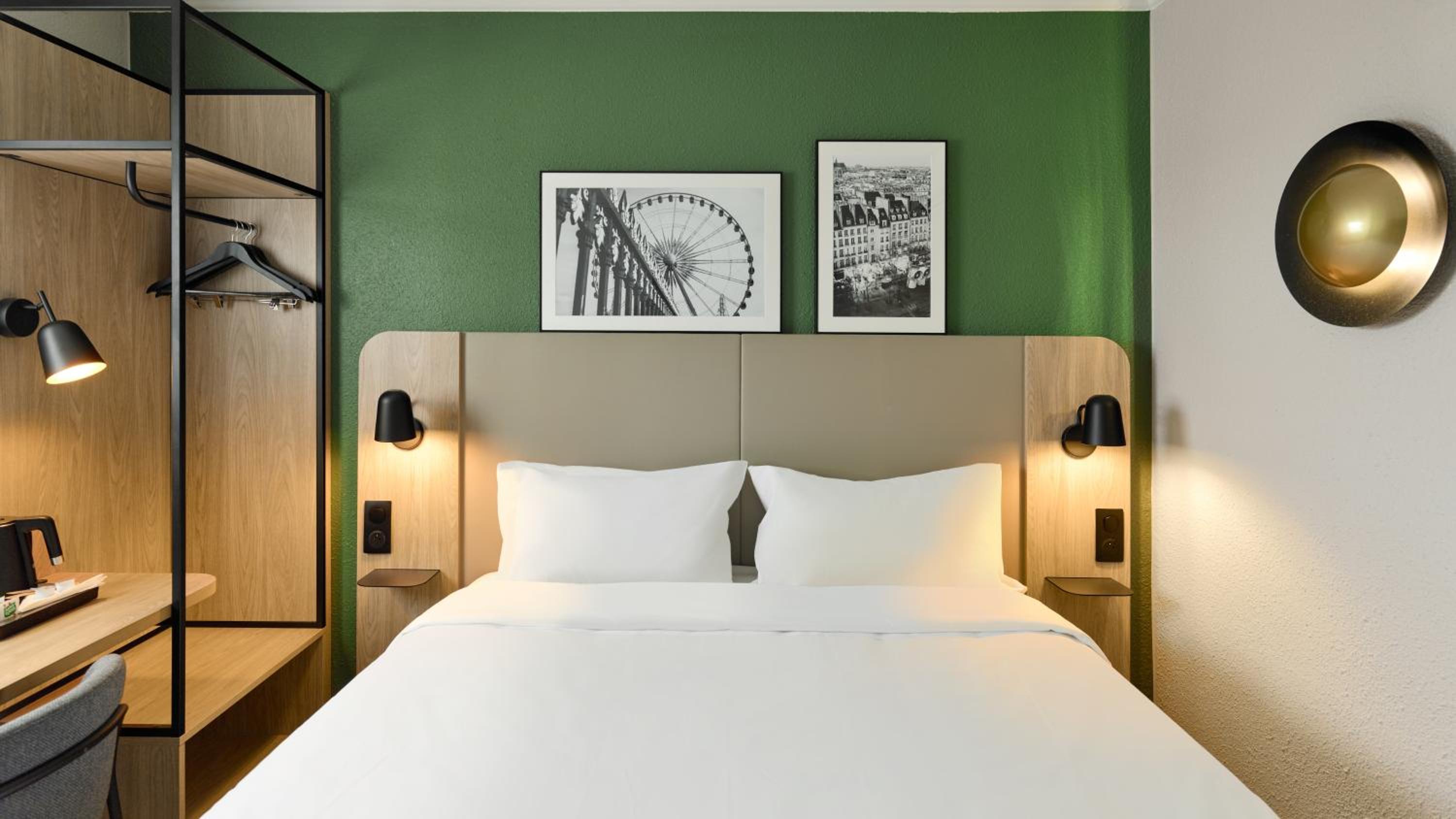 Standard Room - 1 Queen Bed