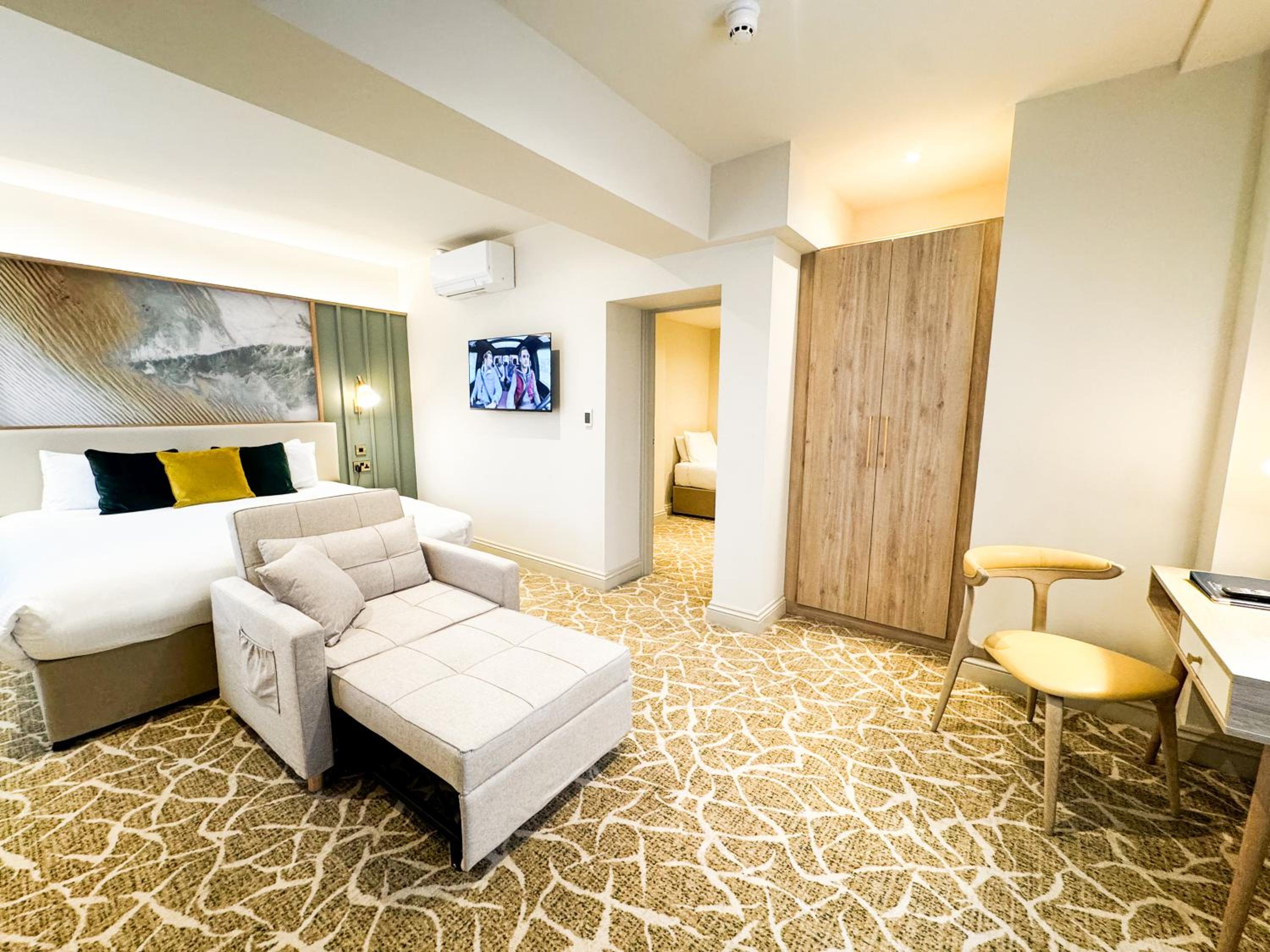 Classic Family 4 Room 