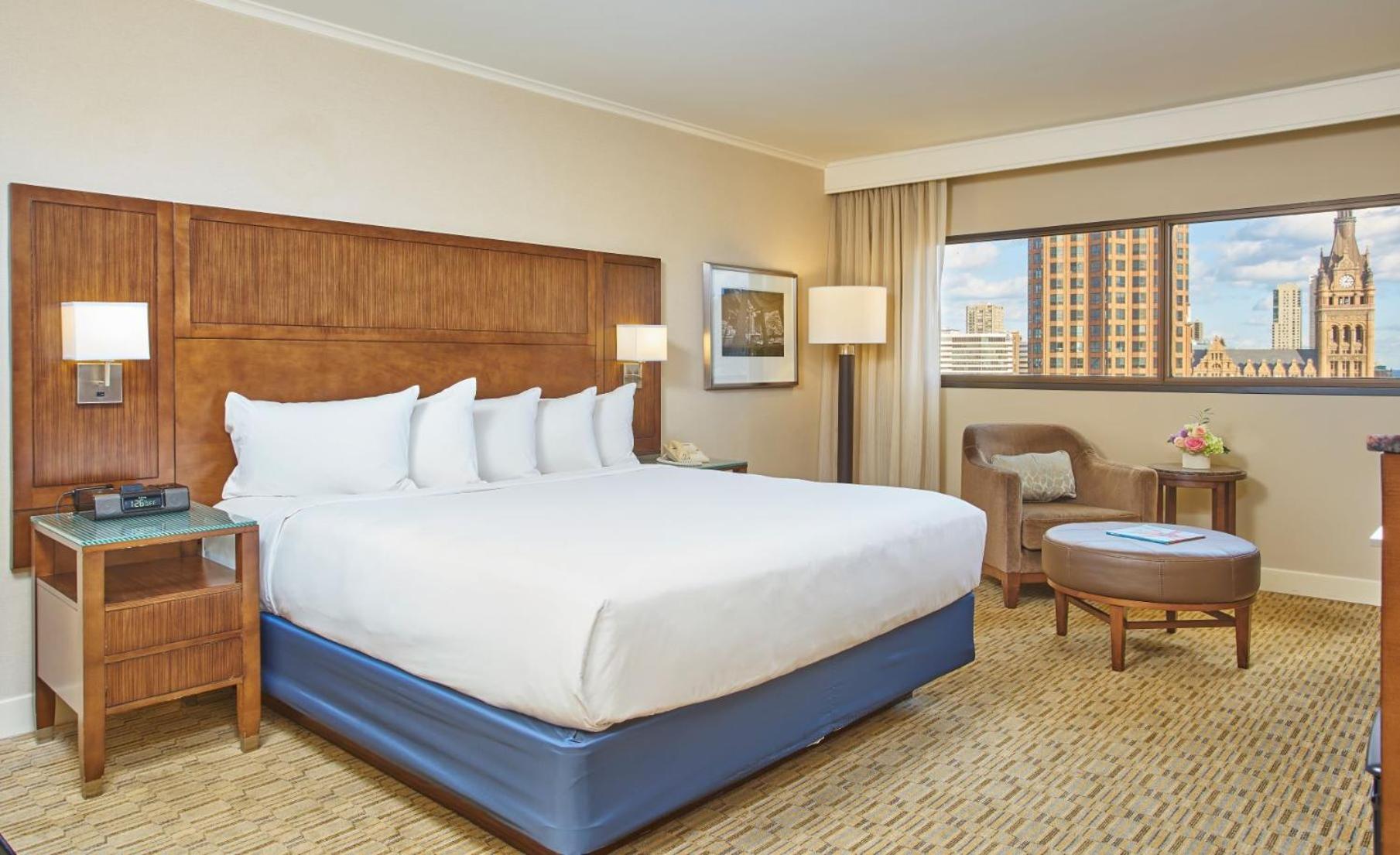 King Room with City View - High Floor