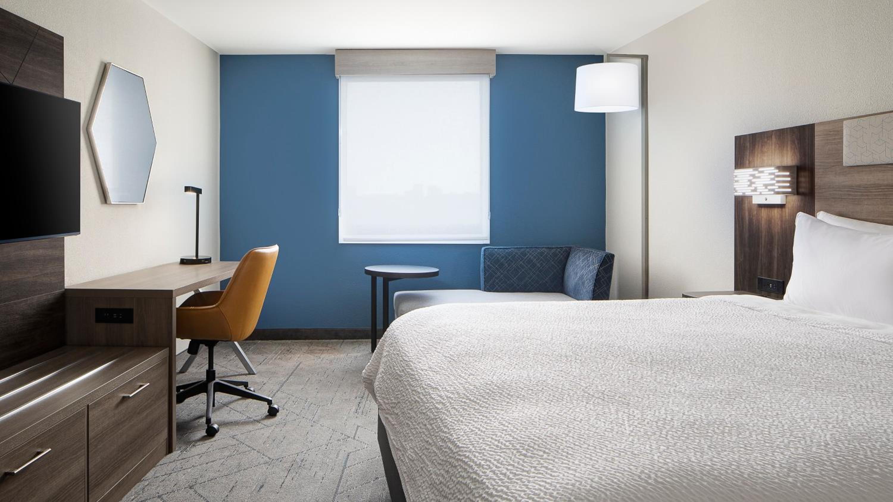 King Room - Mobility Access Tub - Non-Smoking