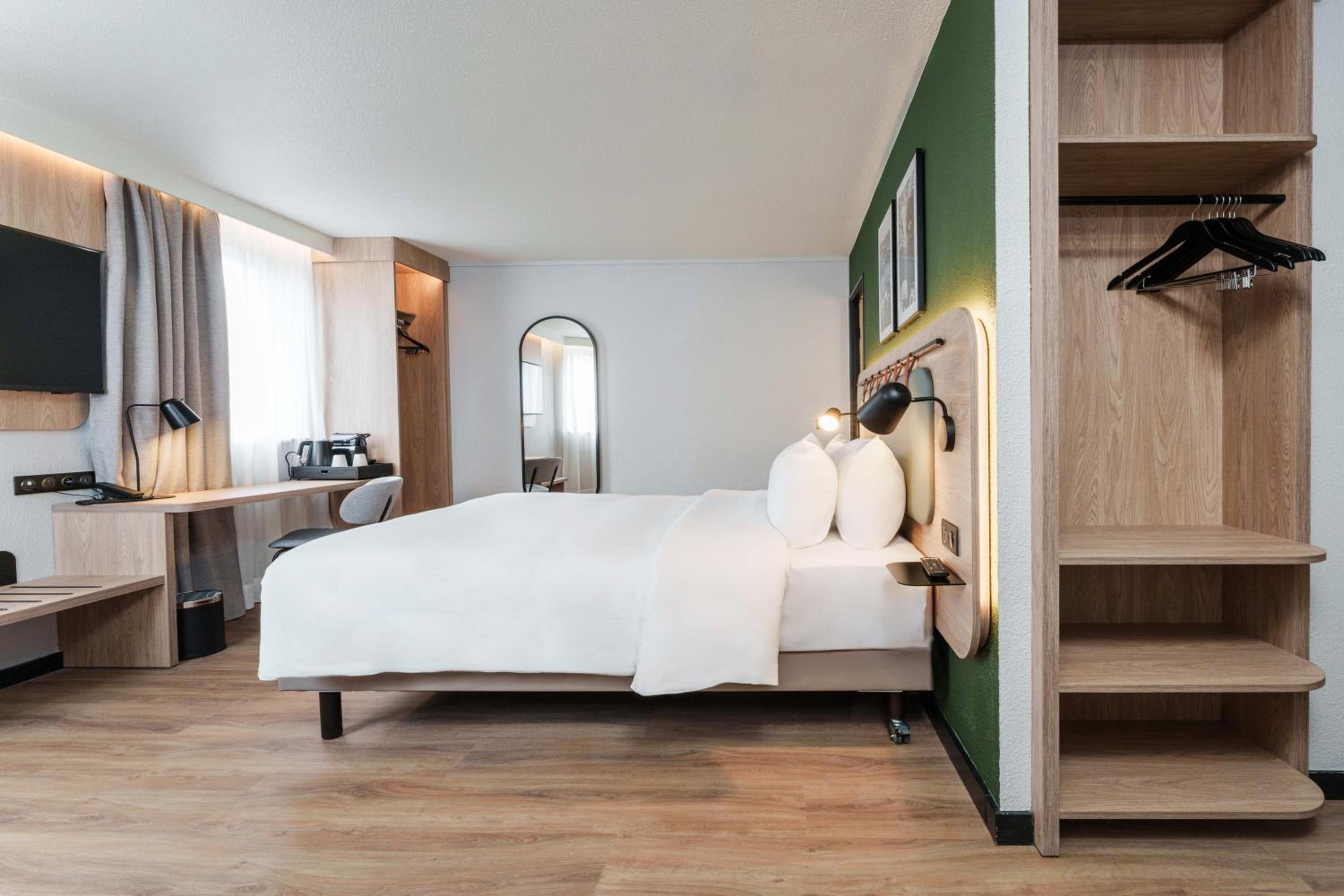 Superior Room - 1 King Bed