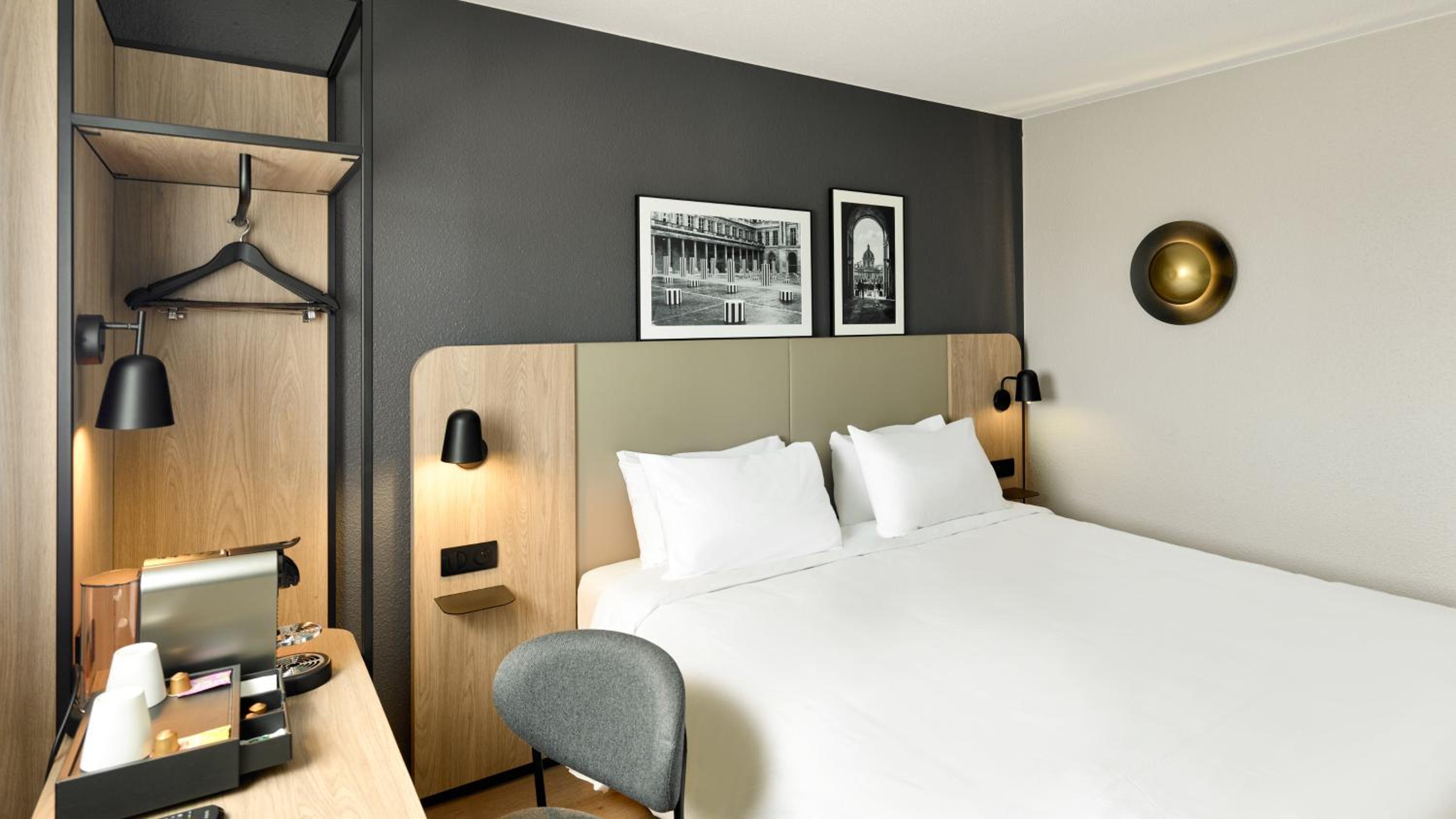 Superior Room - 1 King Bed
