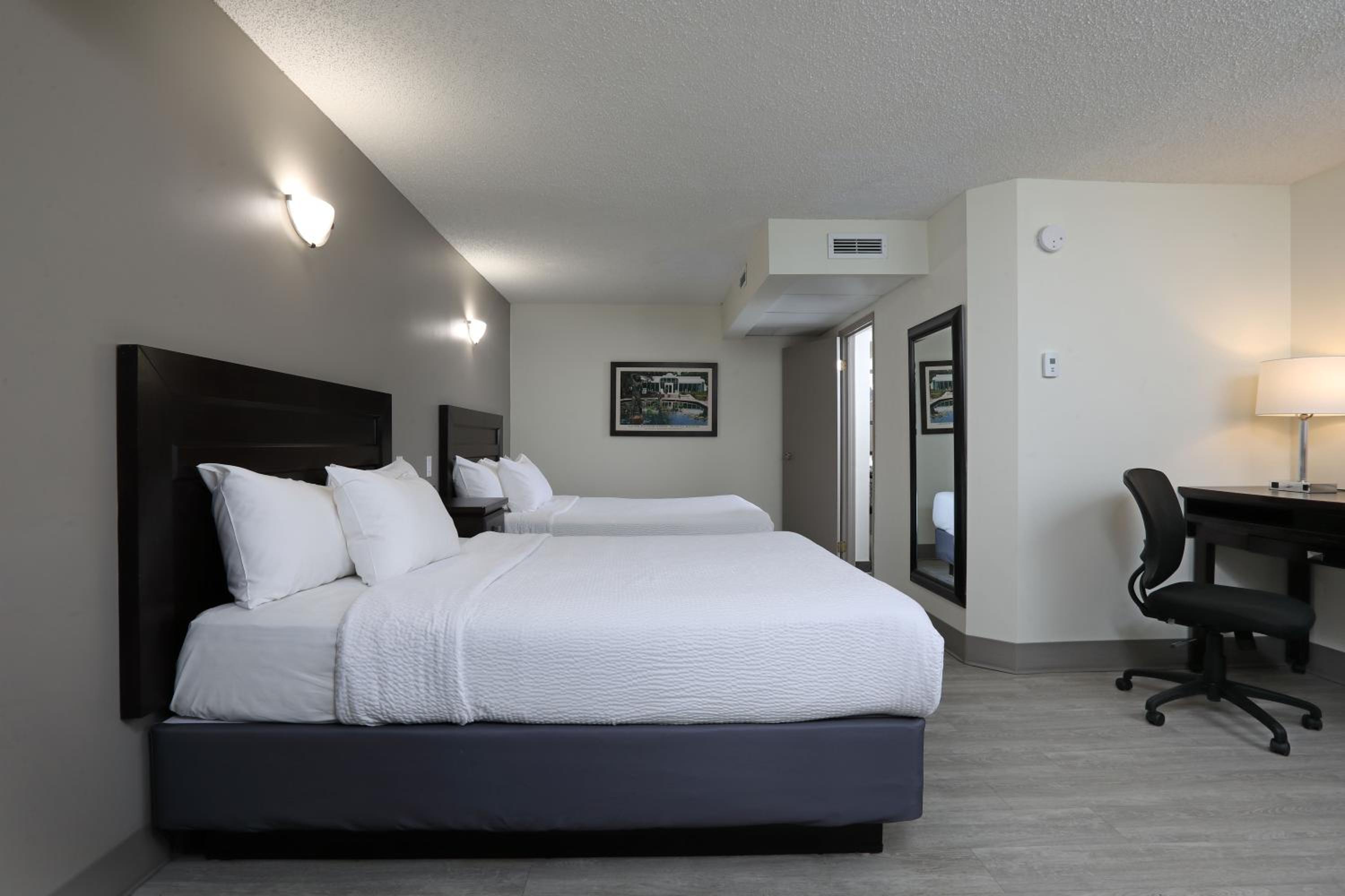 Deluxe Queen Room