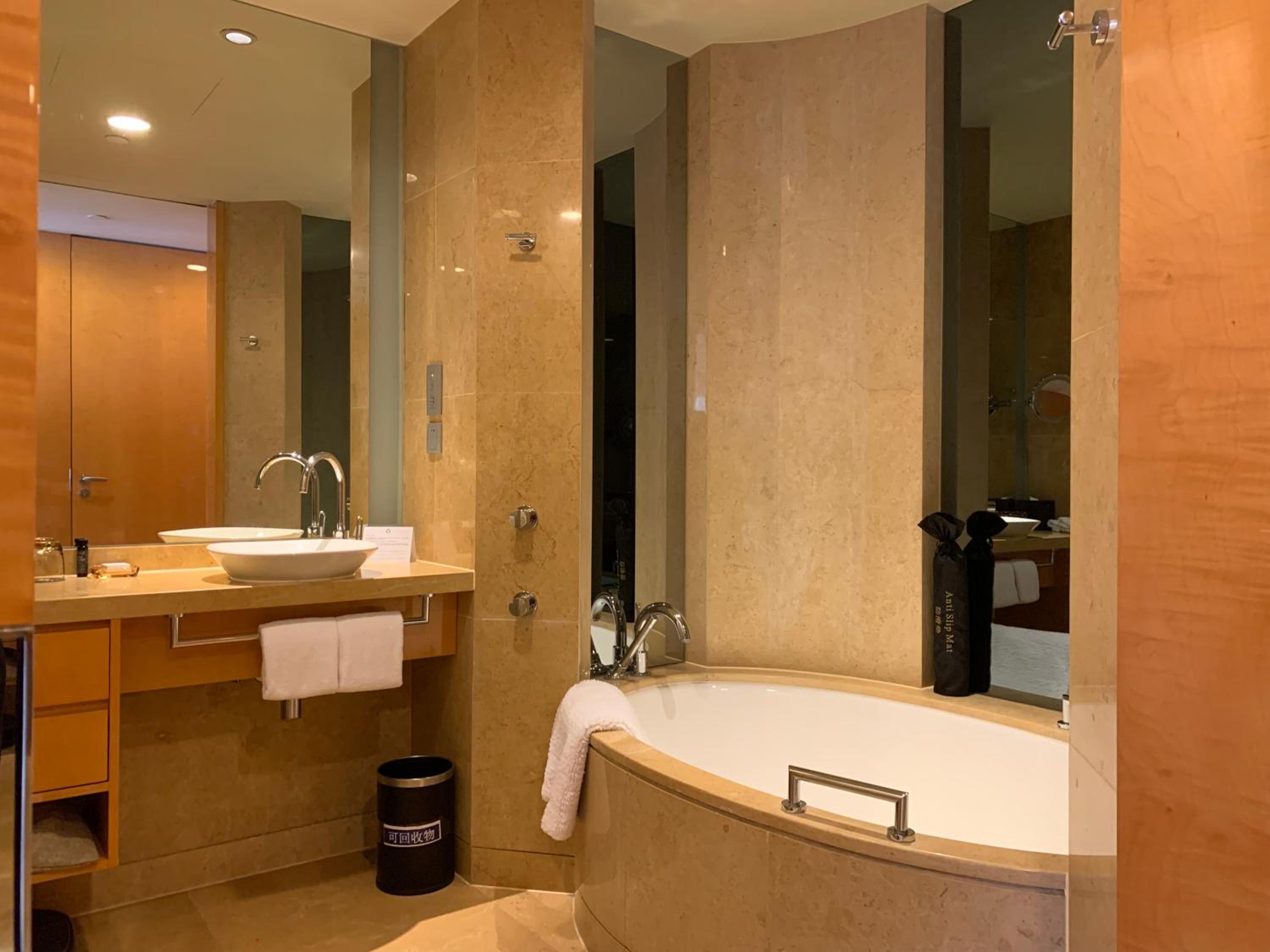 Classic King Room with Garden View