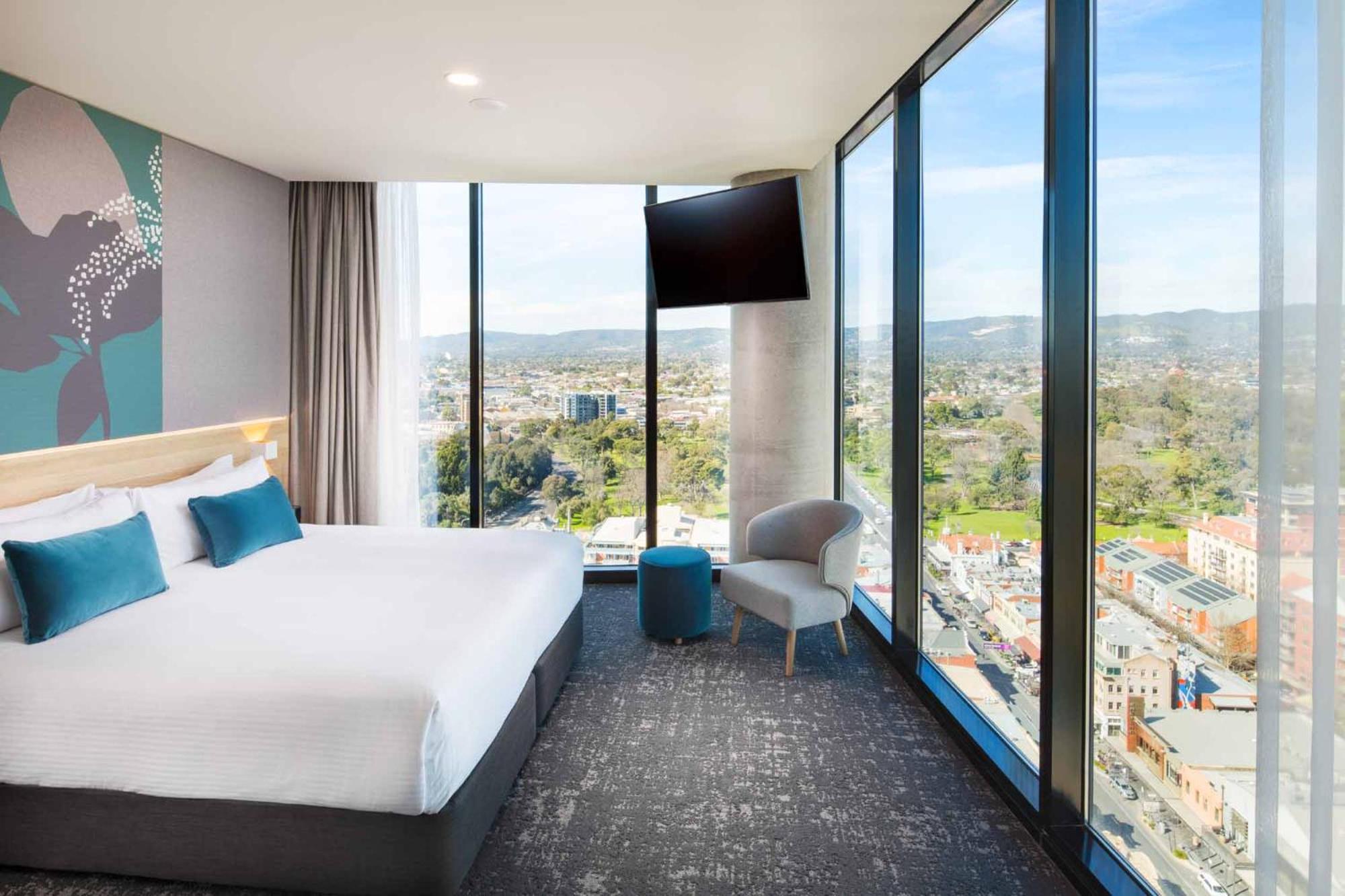 Premium Corner King Room with Adelaide Hills View