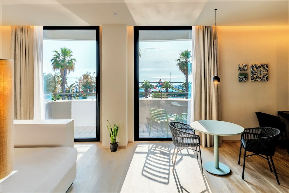 Deluxe Suite, Hot Tub