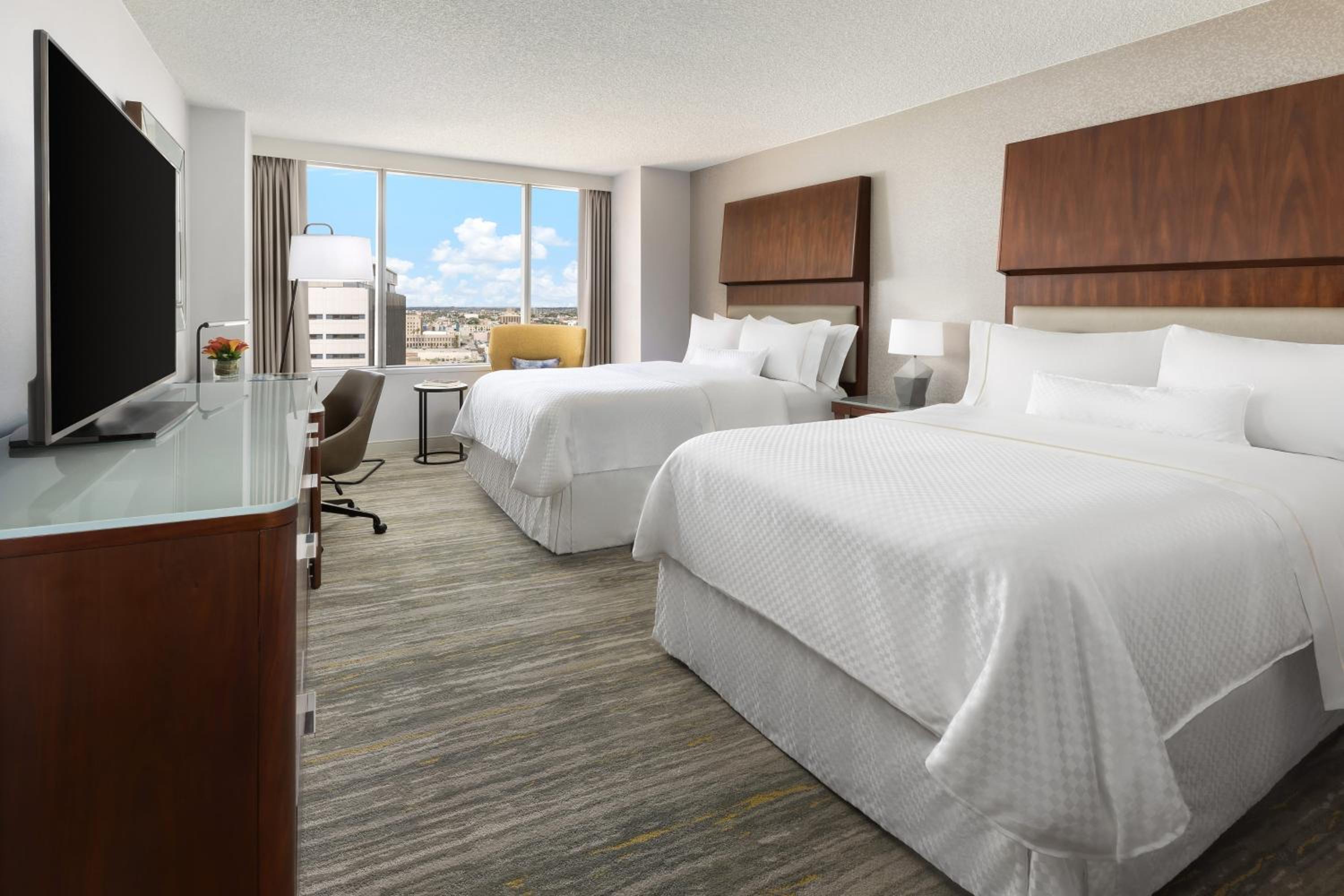 Double Room with Adapted Tub - Mobility and Hearing Accessible