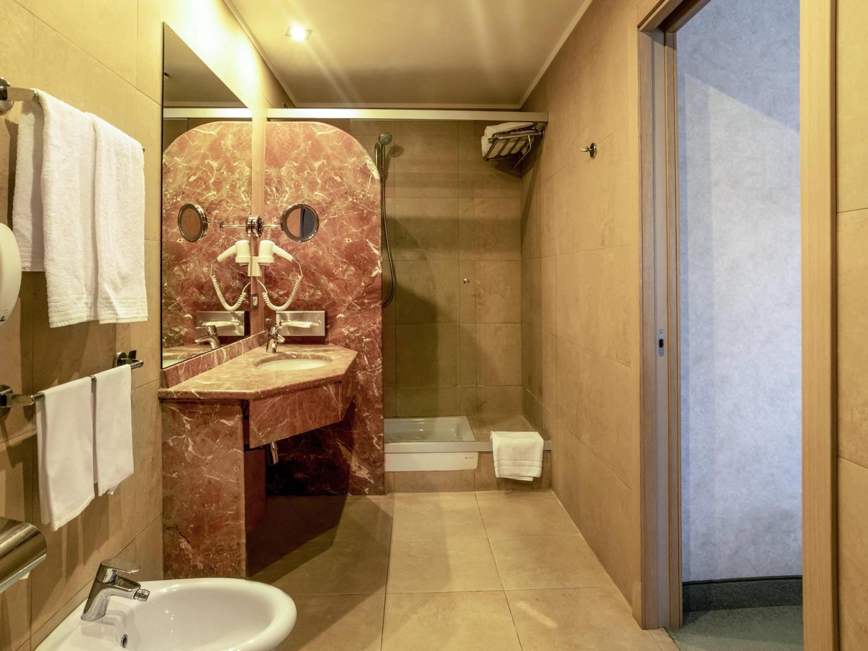 Queen Room - Disability Access