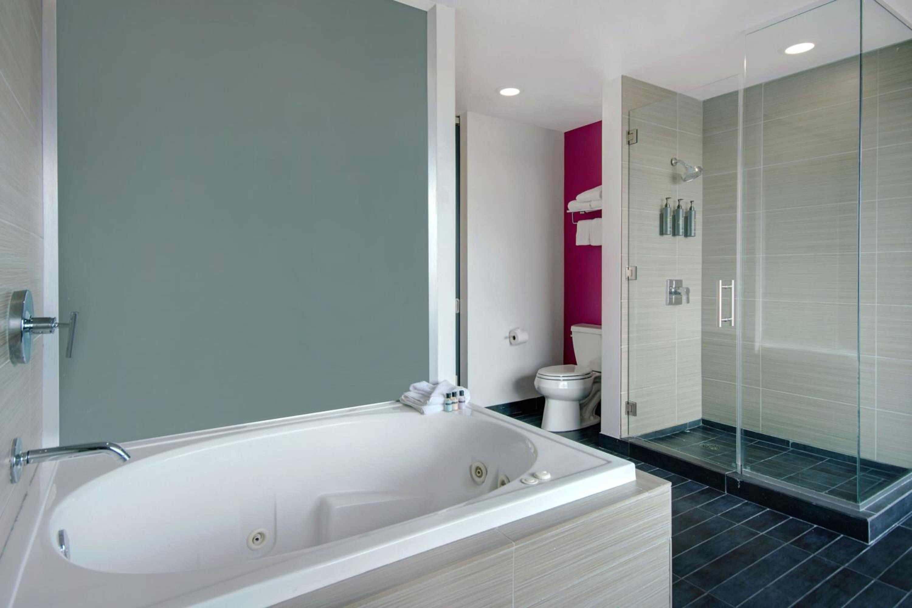 Suite, 1 King, Sofa bed, Corner room, Balcony