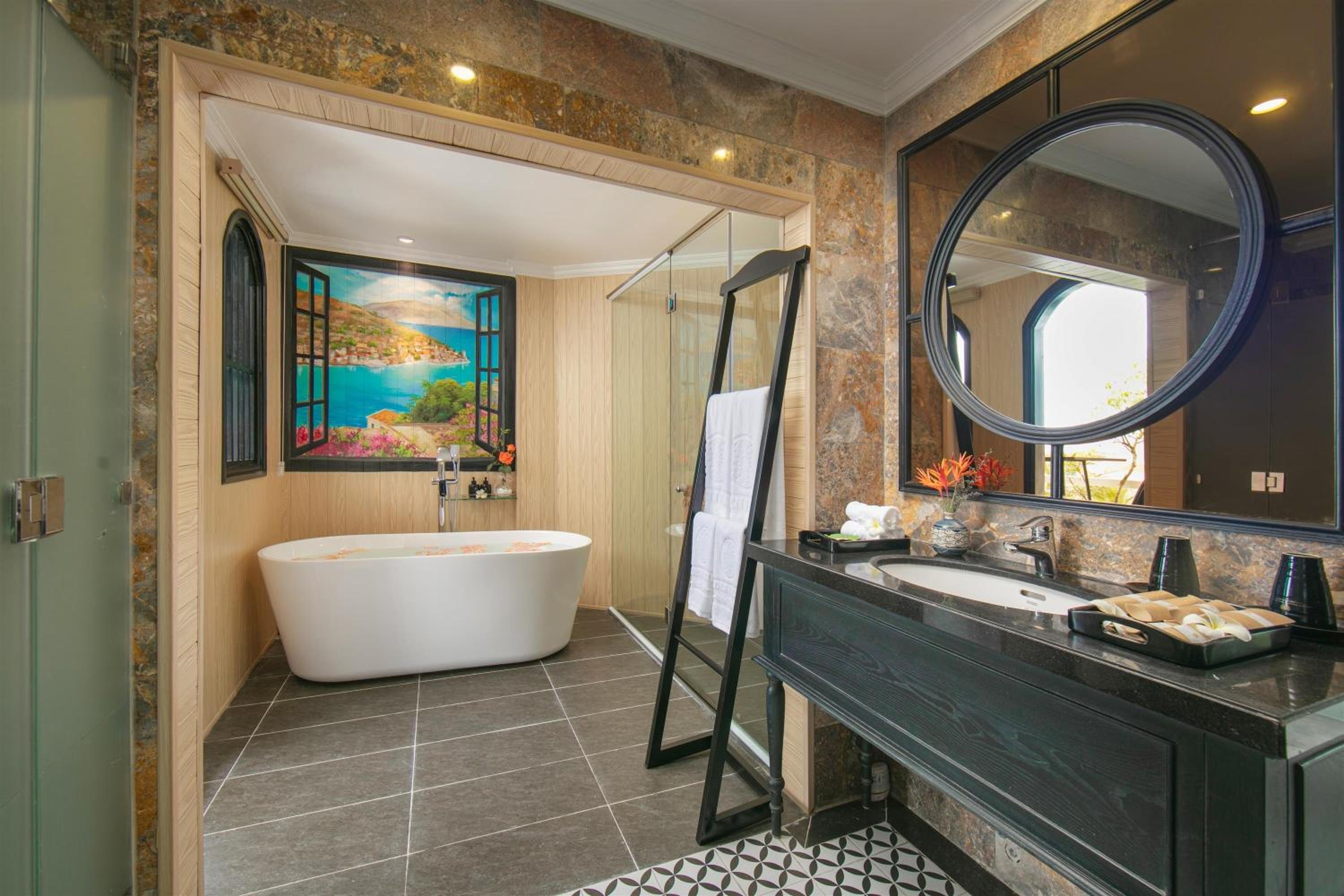 Golden Suite Panorama View & Balcony