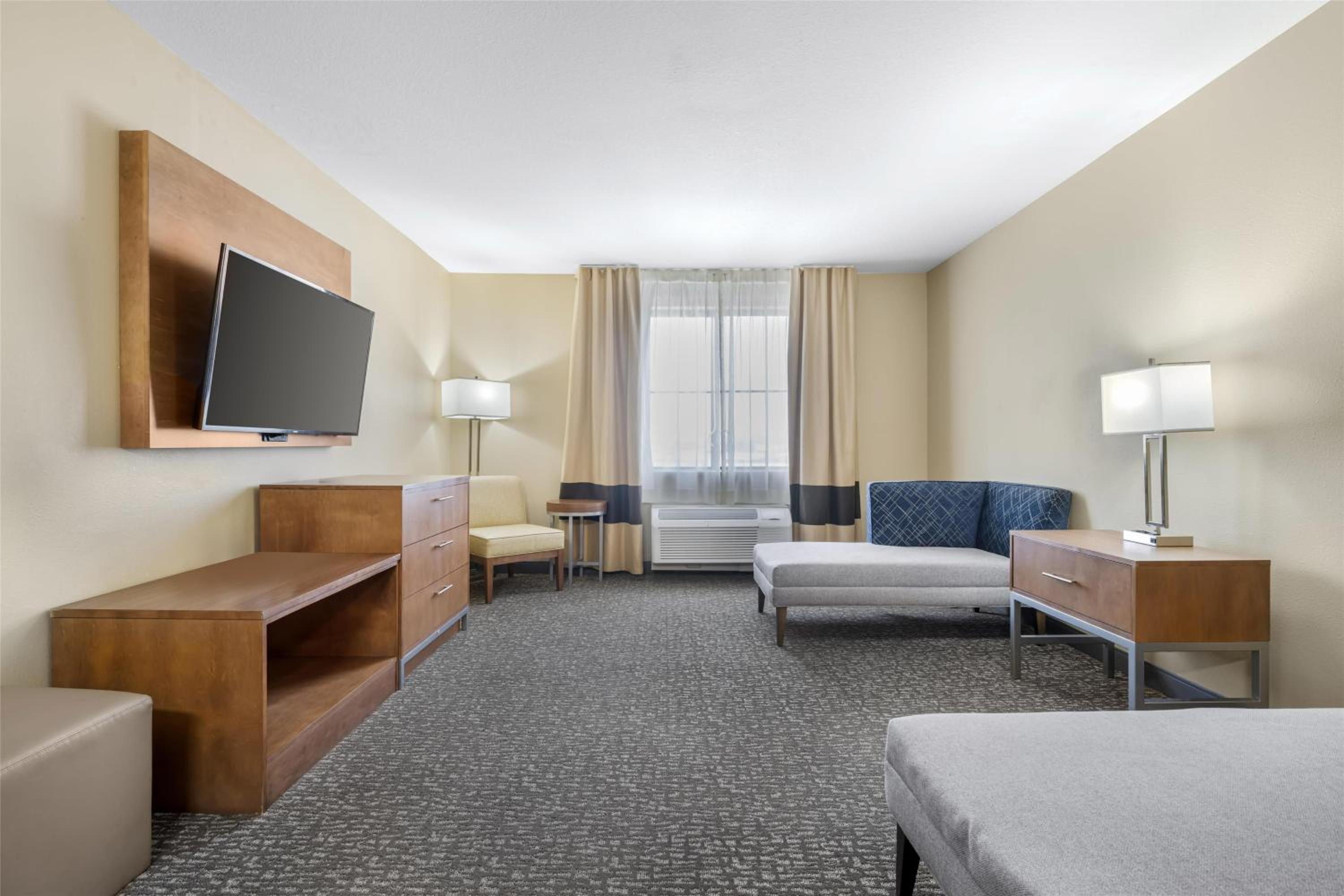 Large King Suite - Disability Access/Non-Smoking
