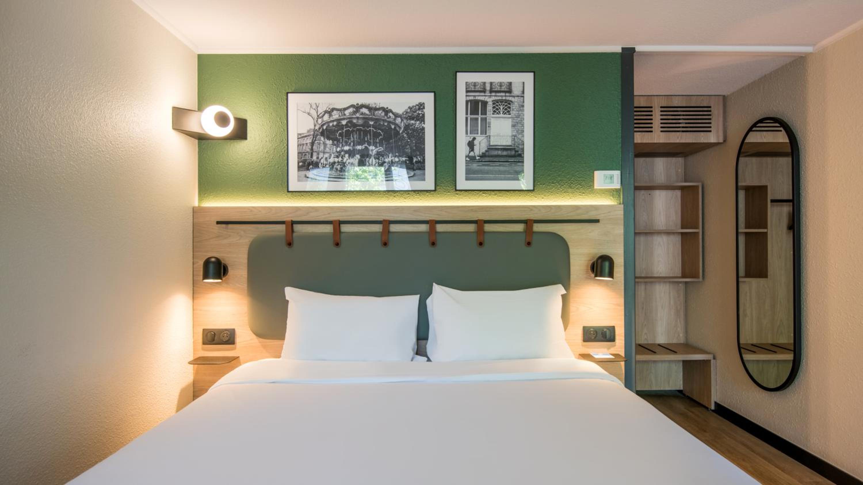 Standard Room - 1 Queen Bed