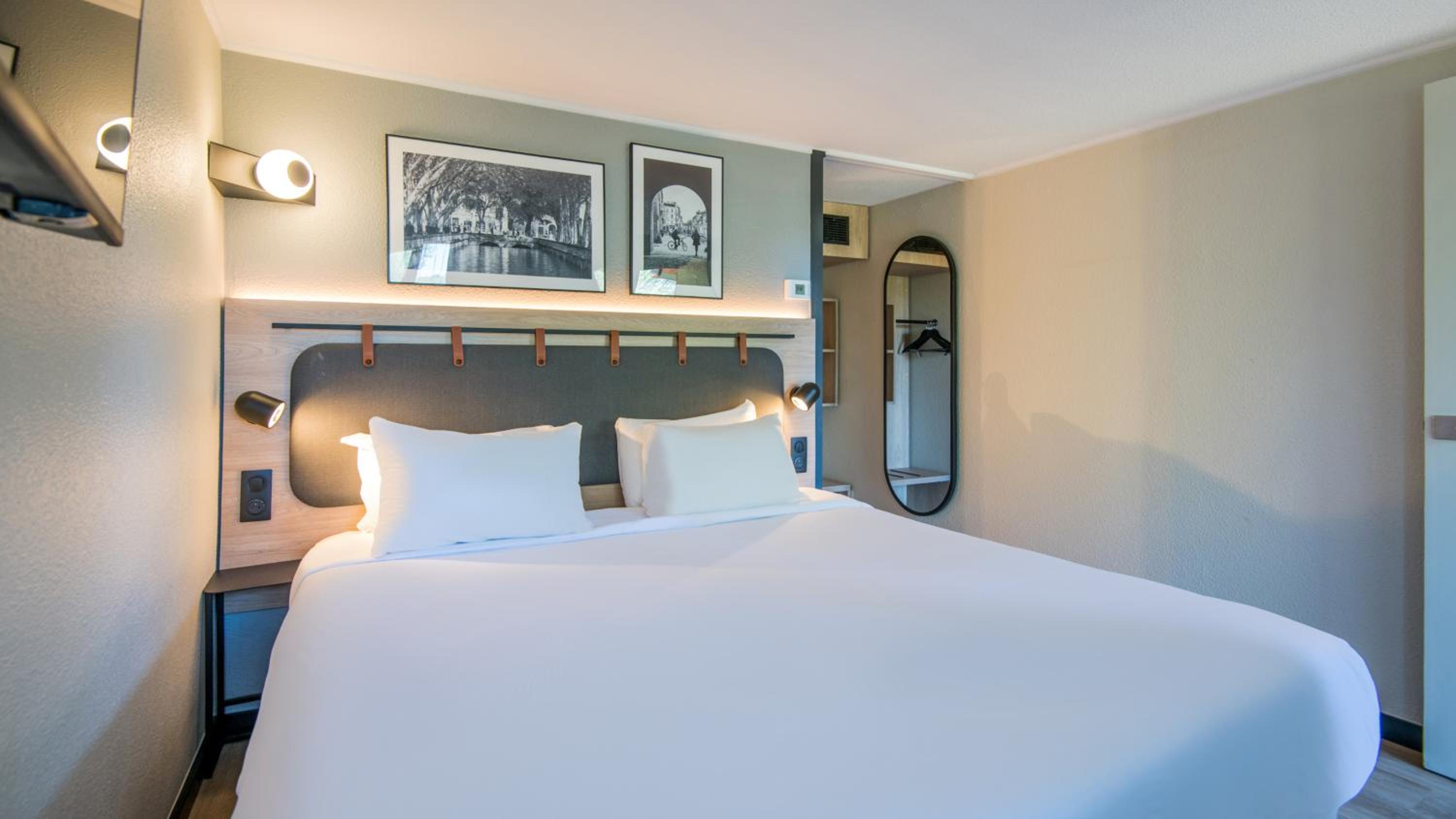 Superior Room - 1 King Bed