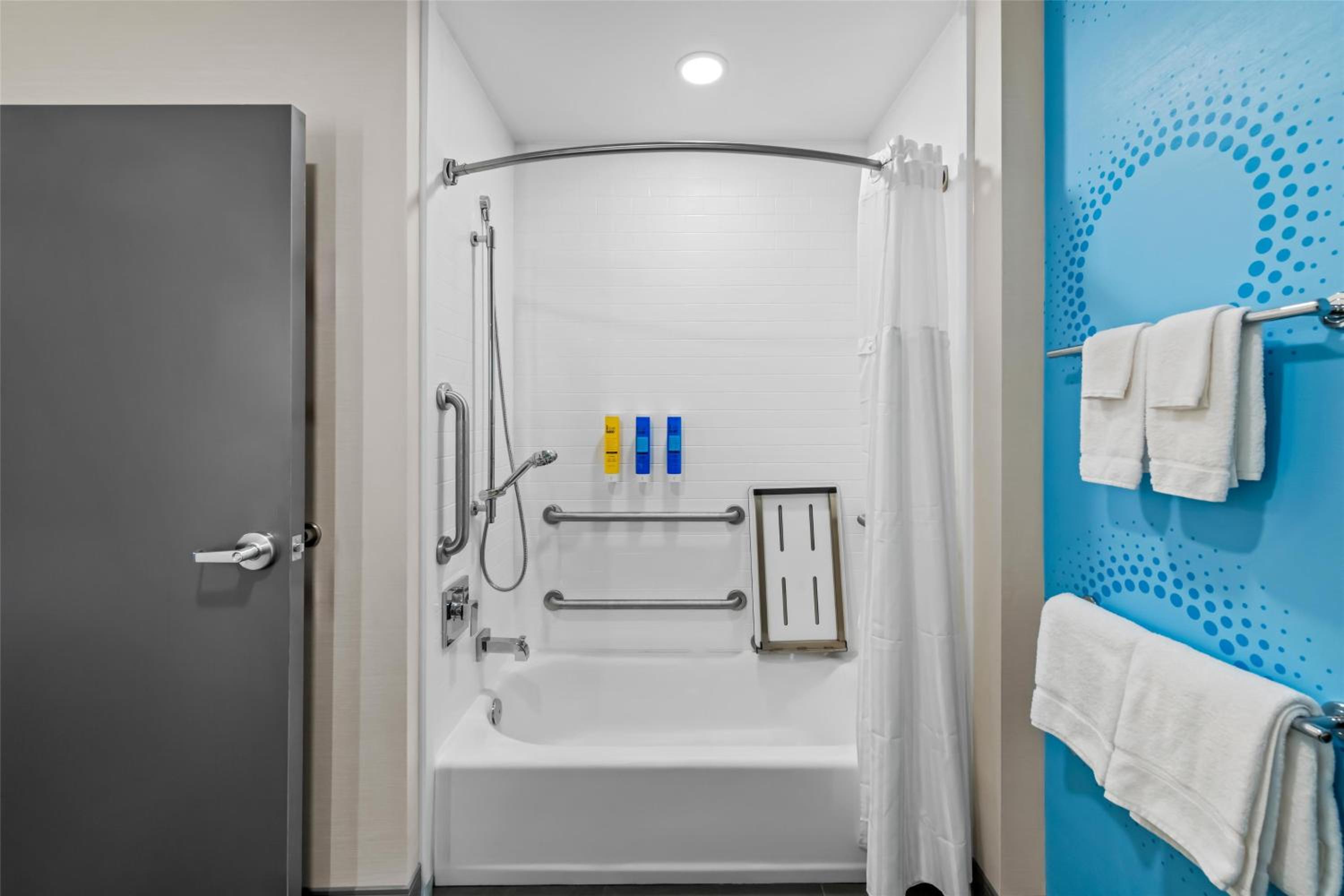 Queen Room with Two Queen Beds - Mobility and Hearing Access