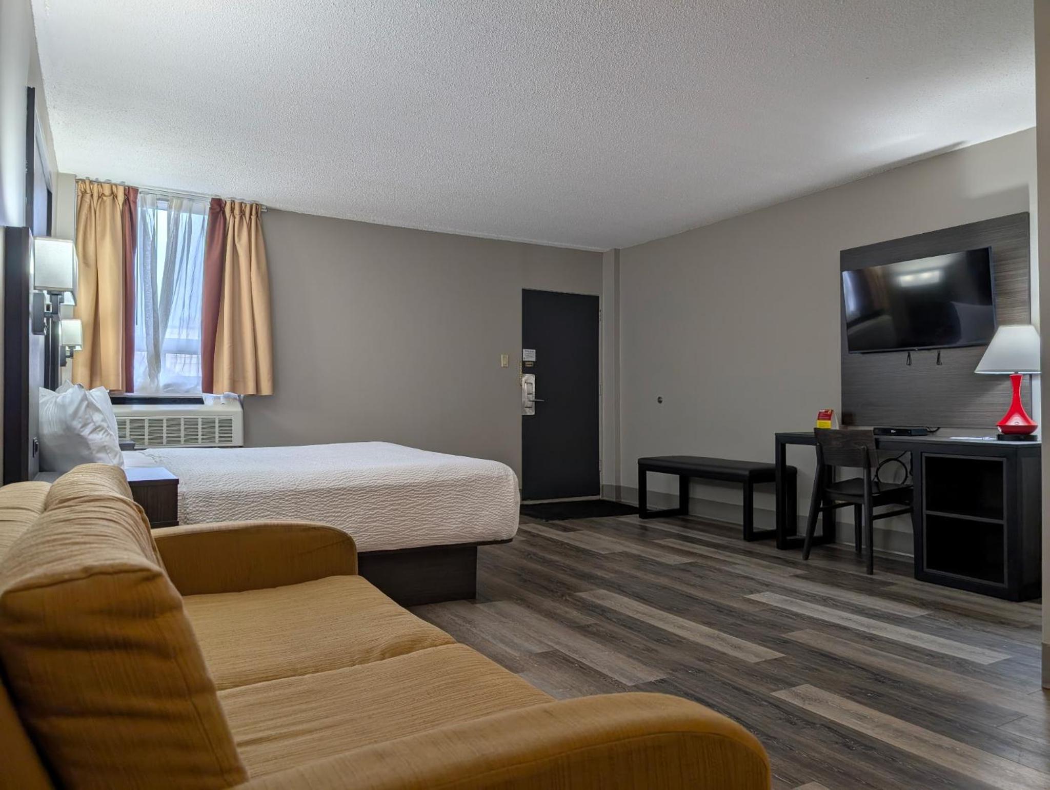 Studio Suite with One King Bed - Ground Floor - Non-Smoking
