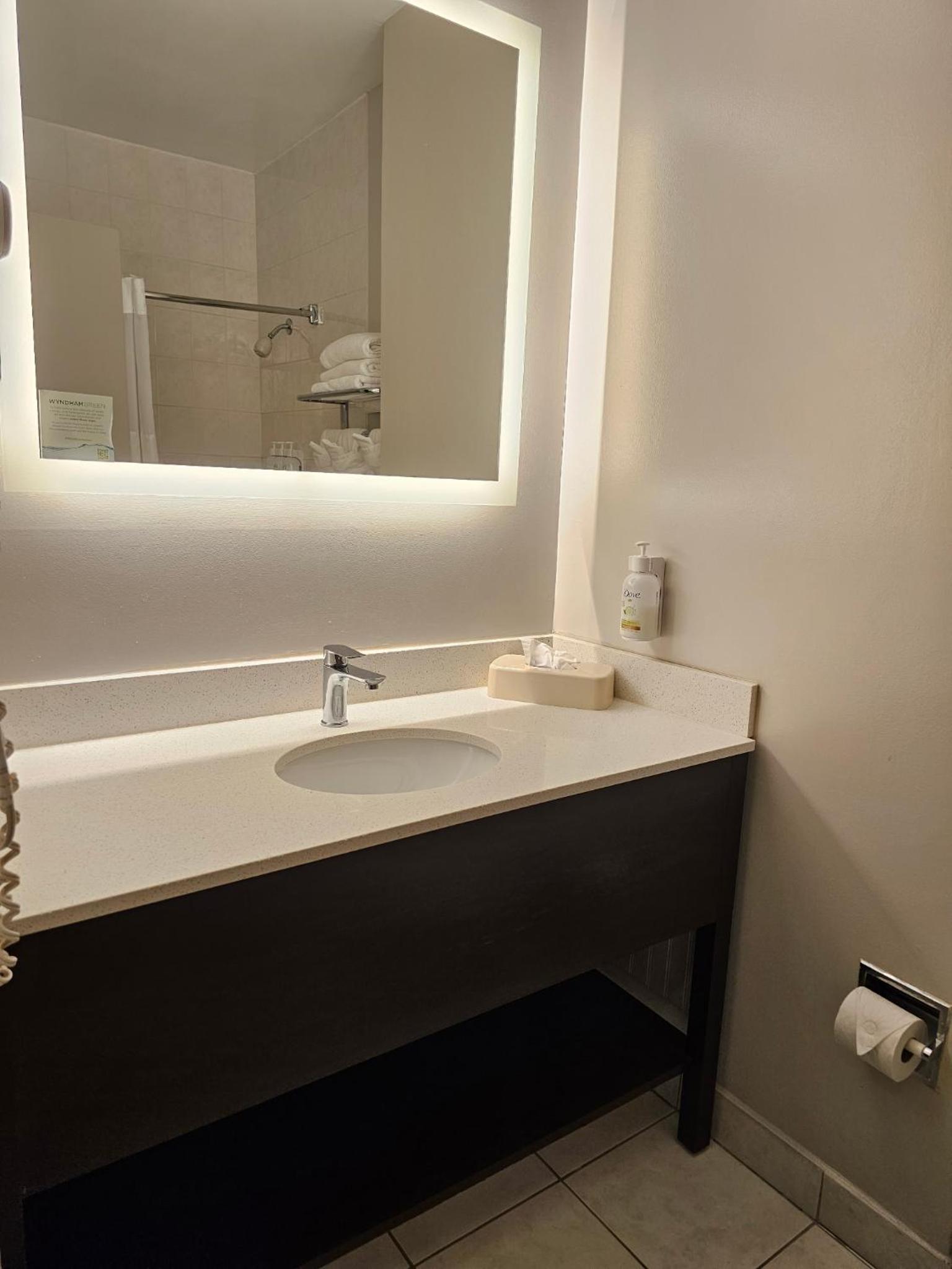 Studio Suite with One King Bed - Ground Floor - Non-Smoking