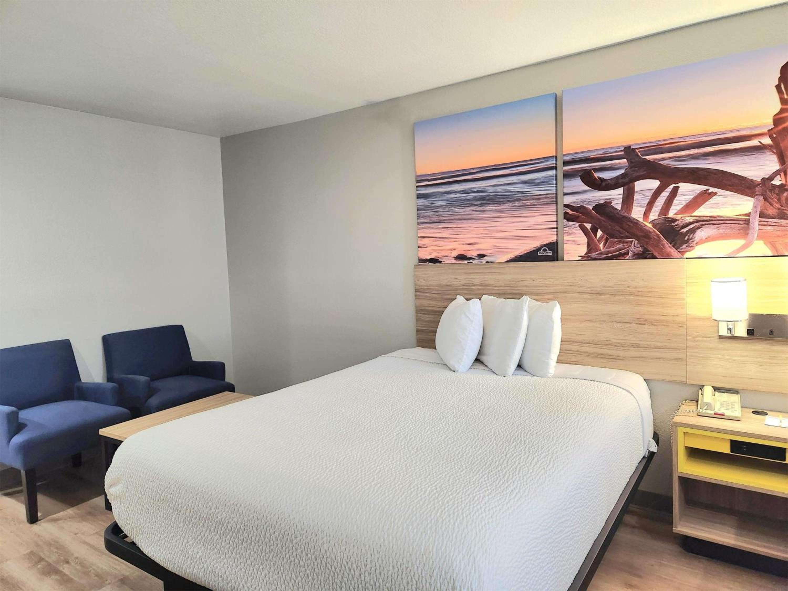 Queen Room with Two Queen Beds - Non-Smoking