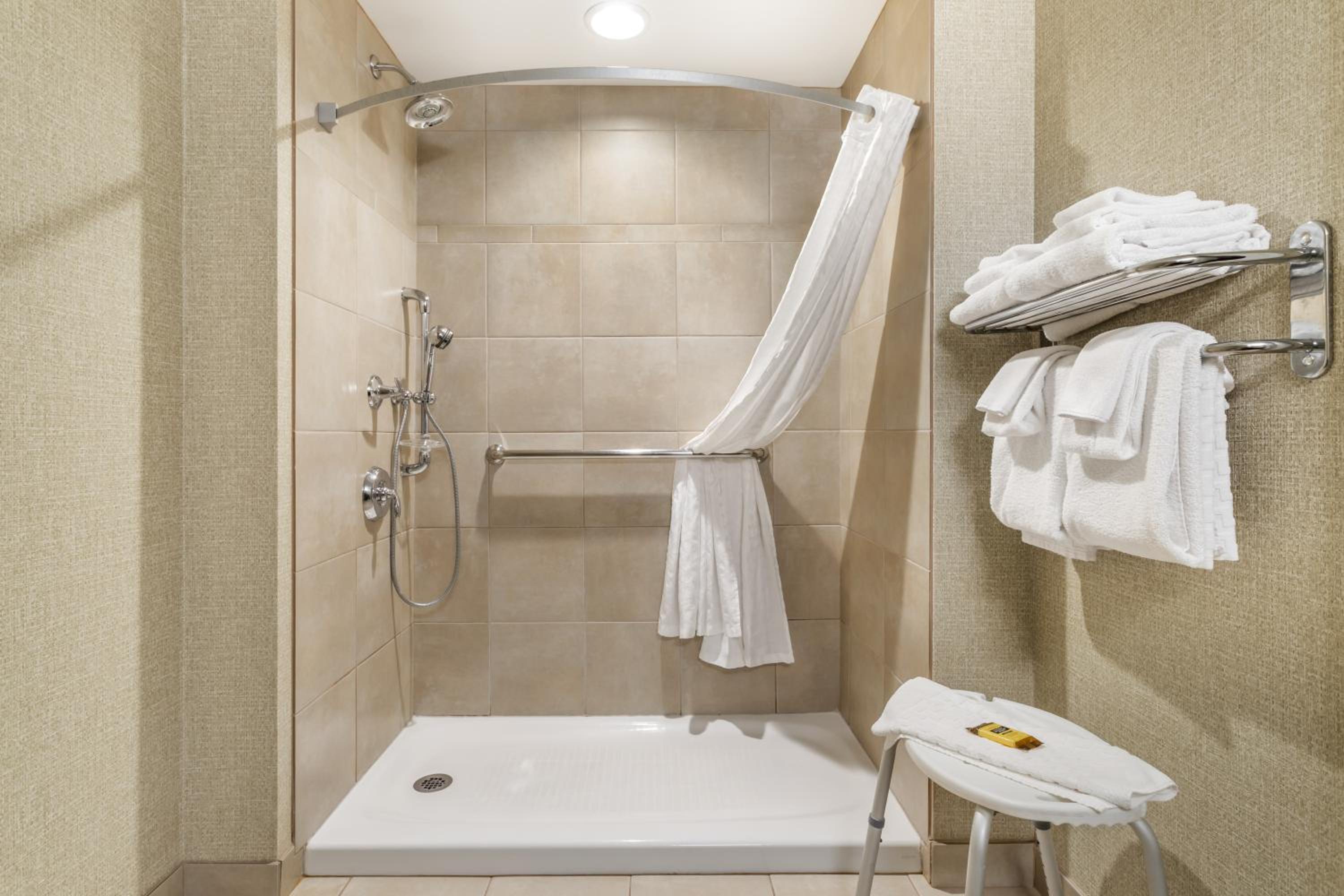 King Room with Roll-in Shower - Disability Access/Non-Smoking