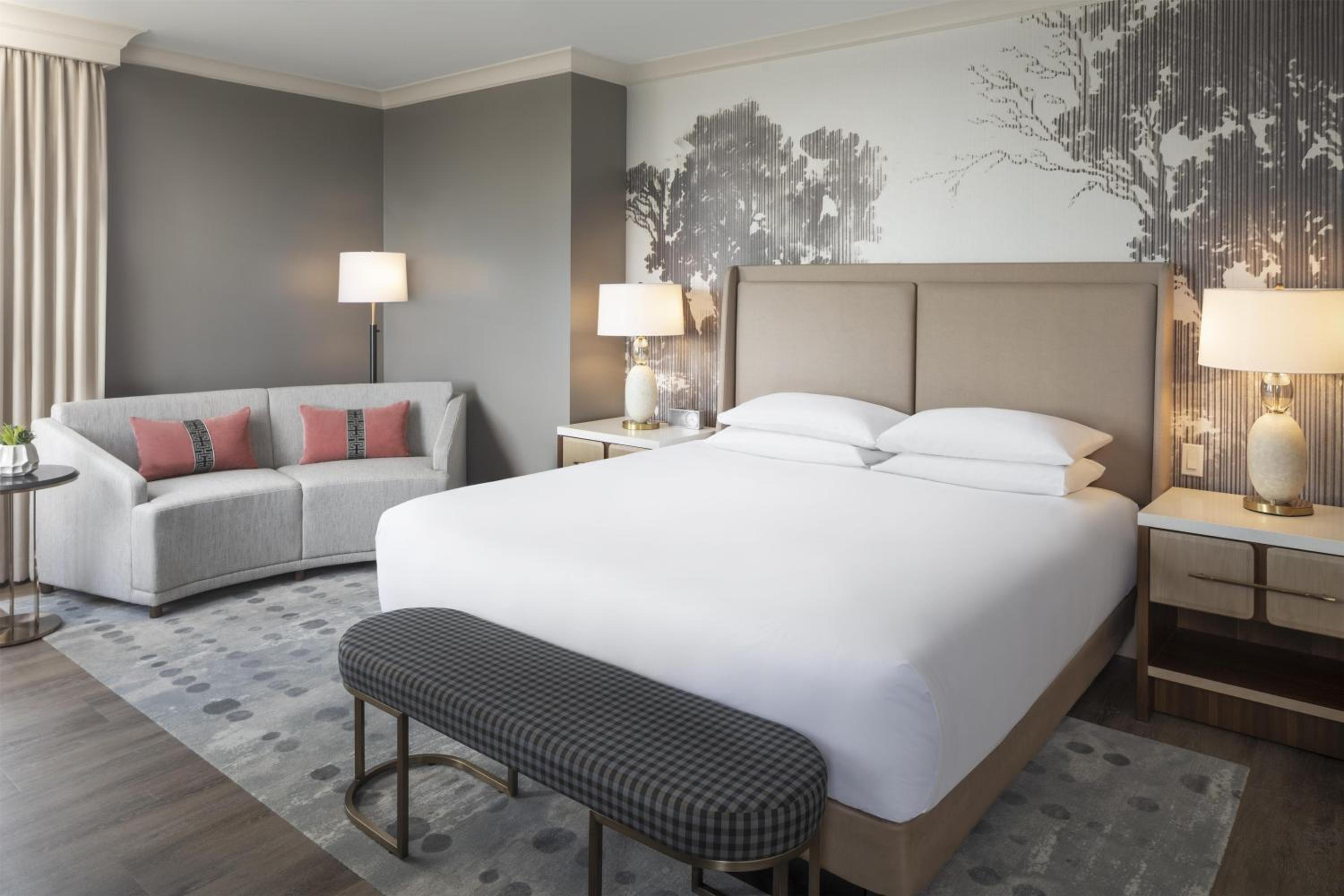 Corner King Room