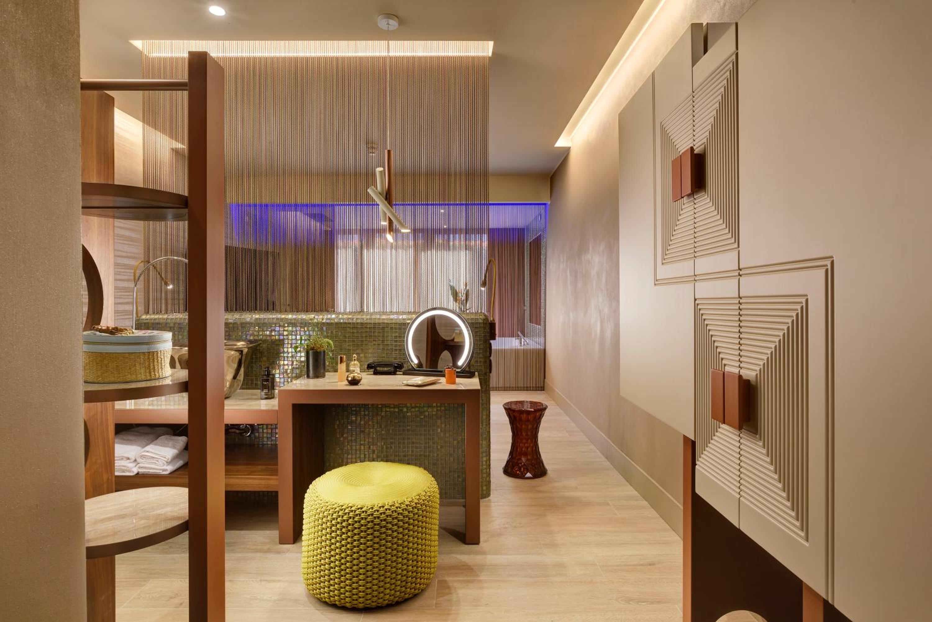 King Room with Spa Bath