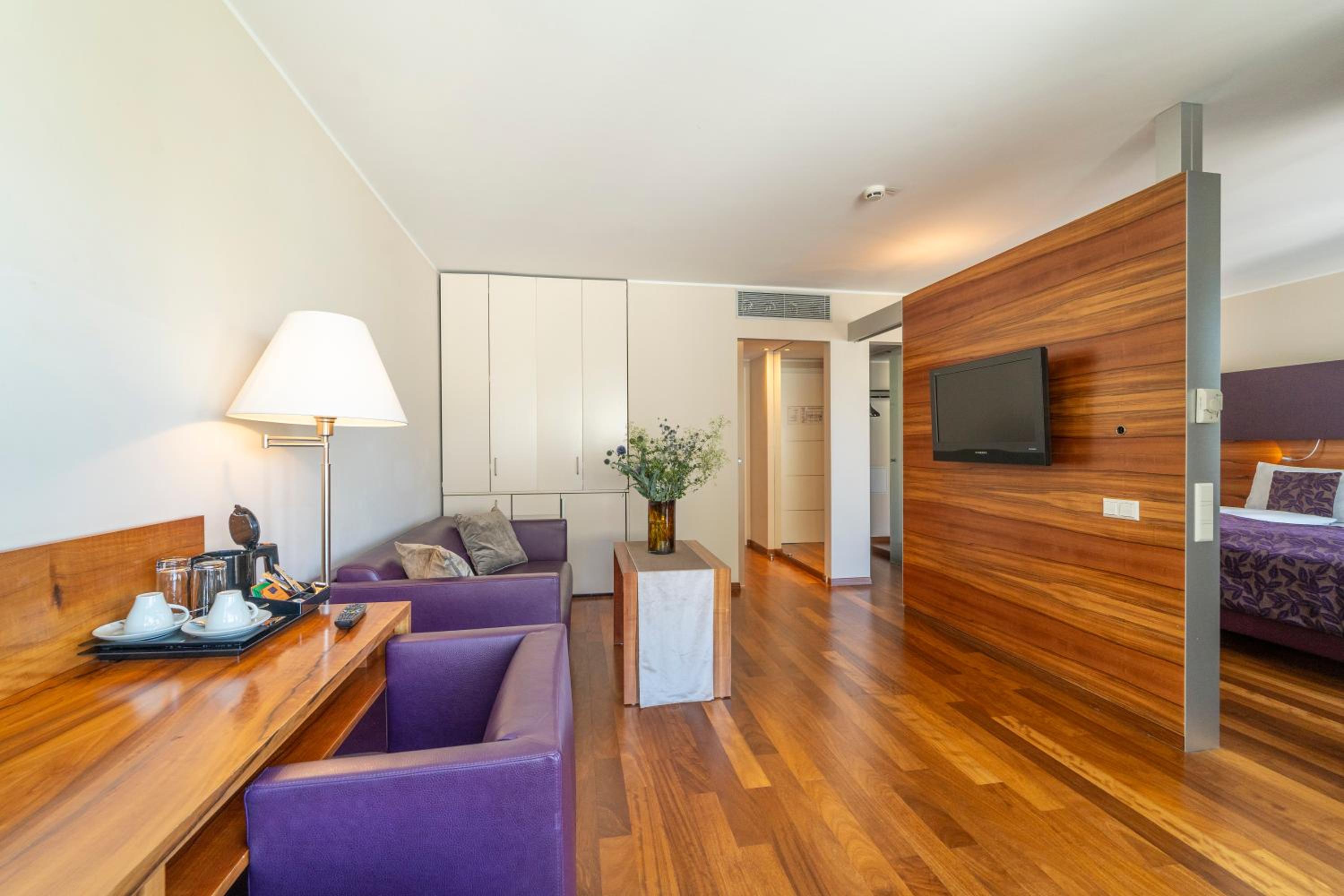 One-Bedroom Apartment with Balcony