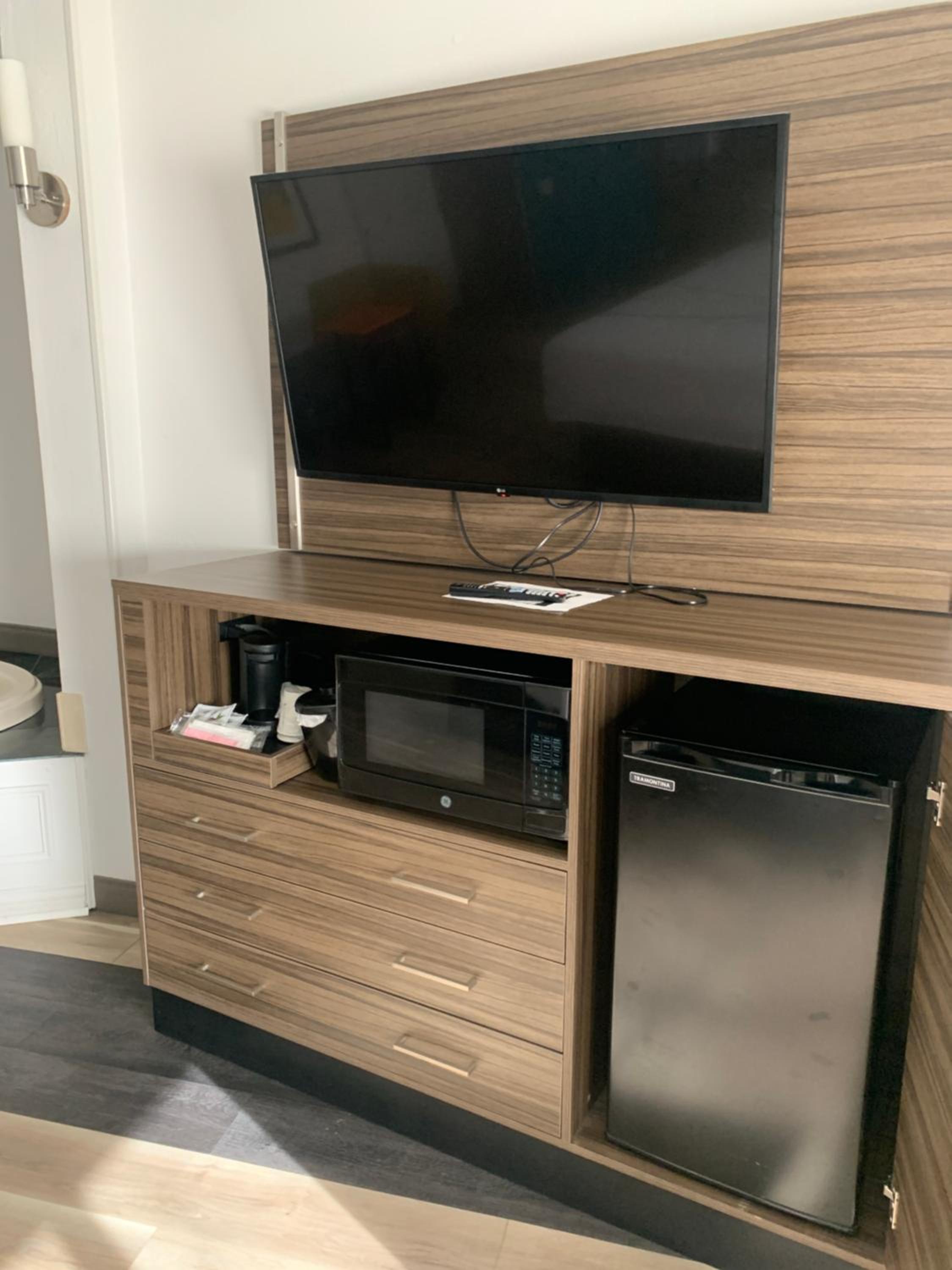 Deluxe King Room - Non-Smoking