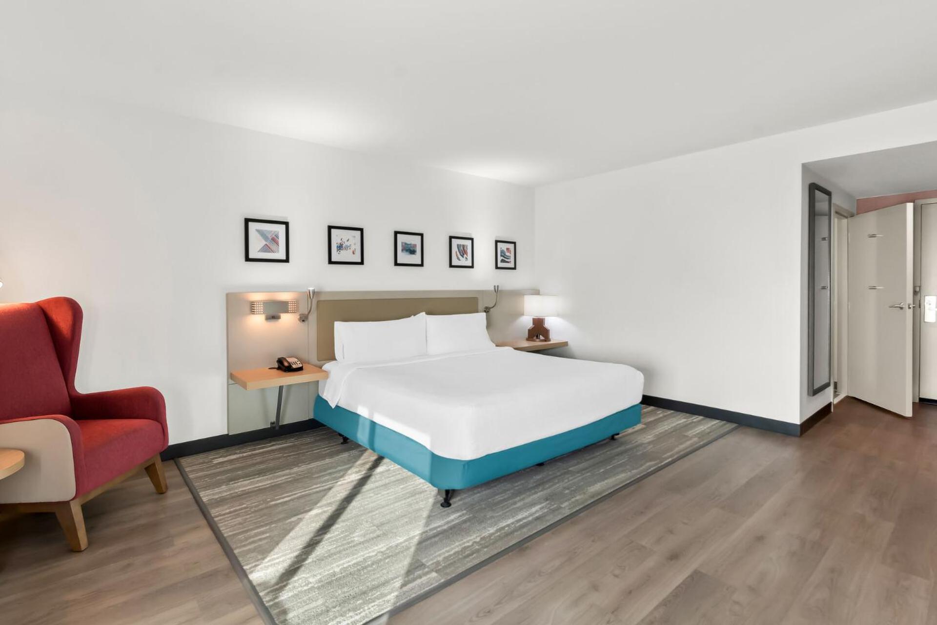 King Room with Tub - Mobility and Hearing Access