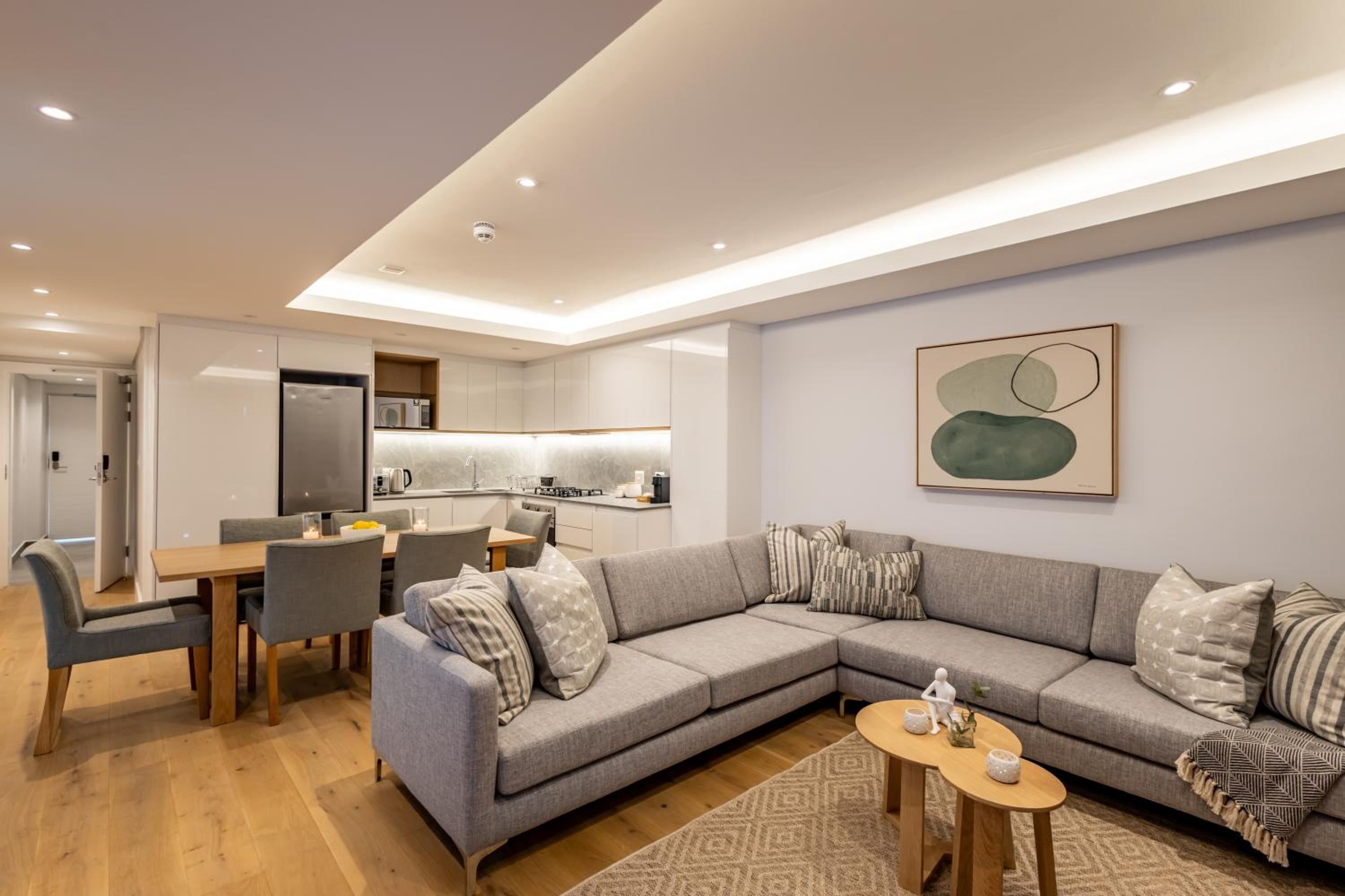 Three Bedroom Luxury Apartment 203