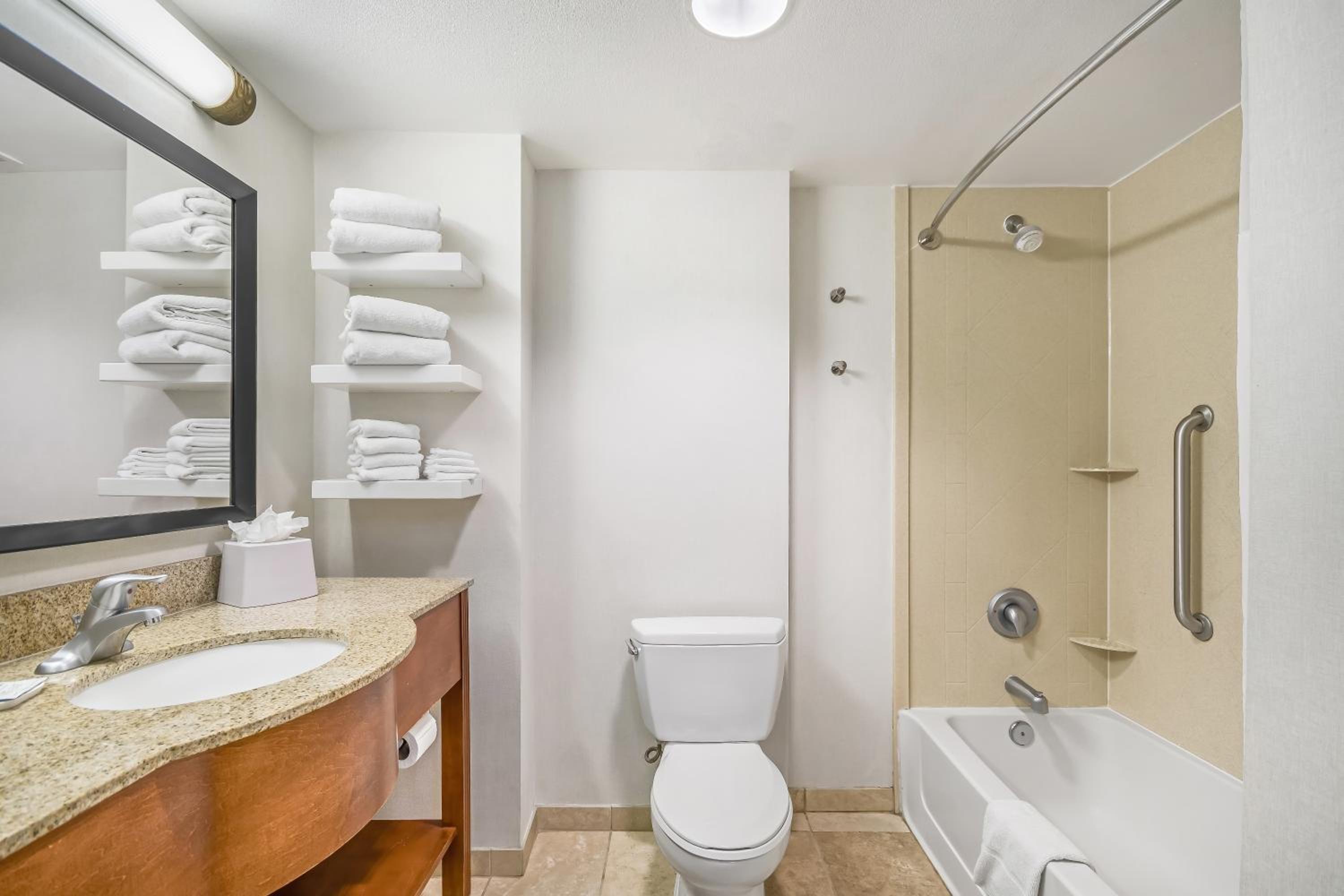 Queen Room with Two Queen Beds - Mobility Access/Non-Smoking