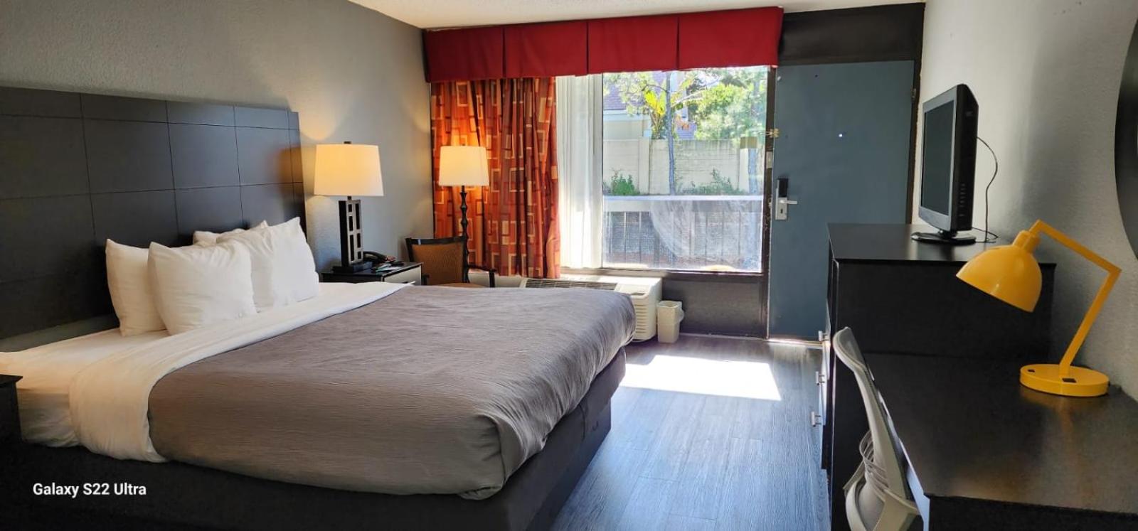 King Room - Non-Smoking