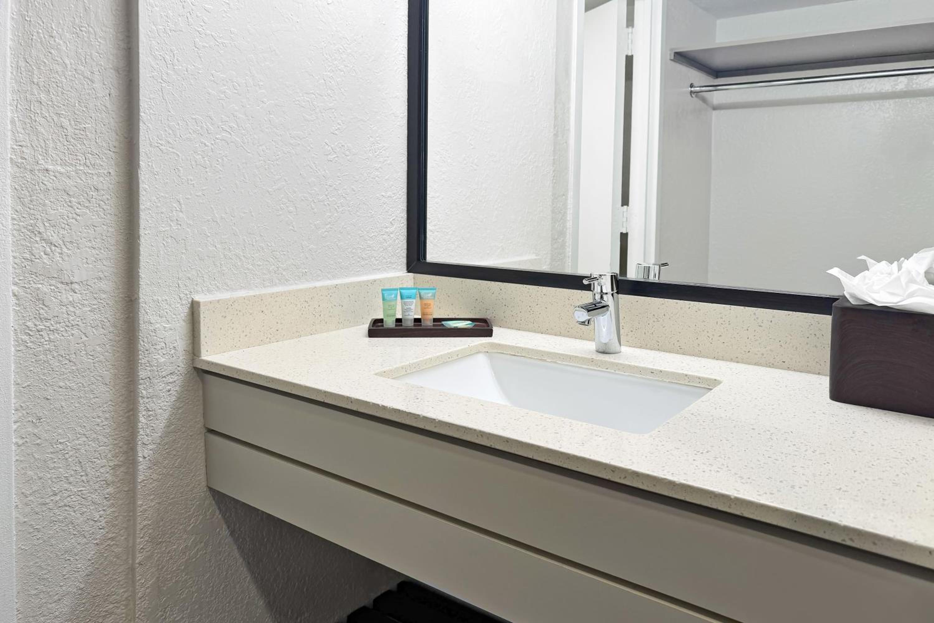 Superior Tower King Room - Non-Smoking