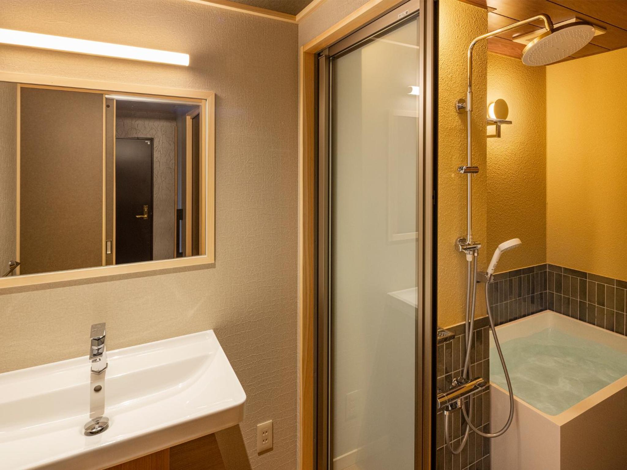 Renovated Deluxe Japanese Style twin Room with Sauna (Extra bed)