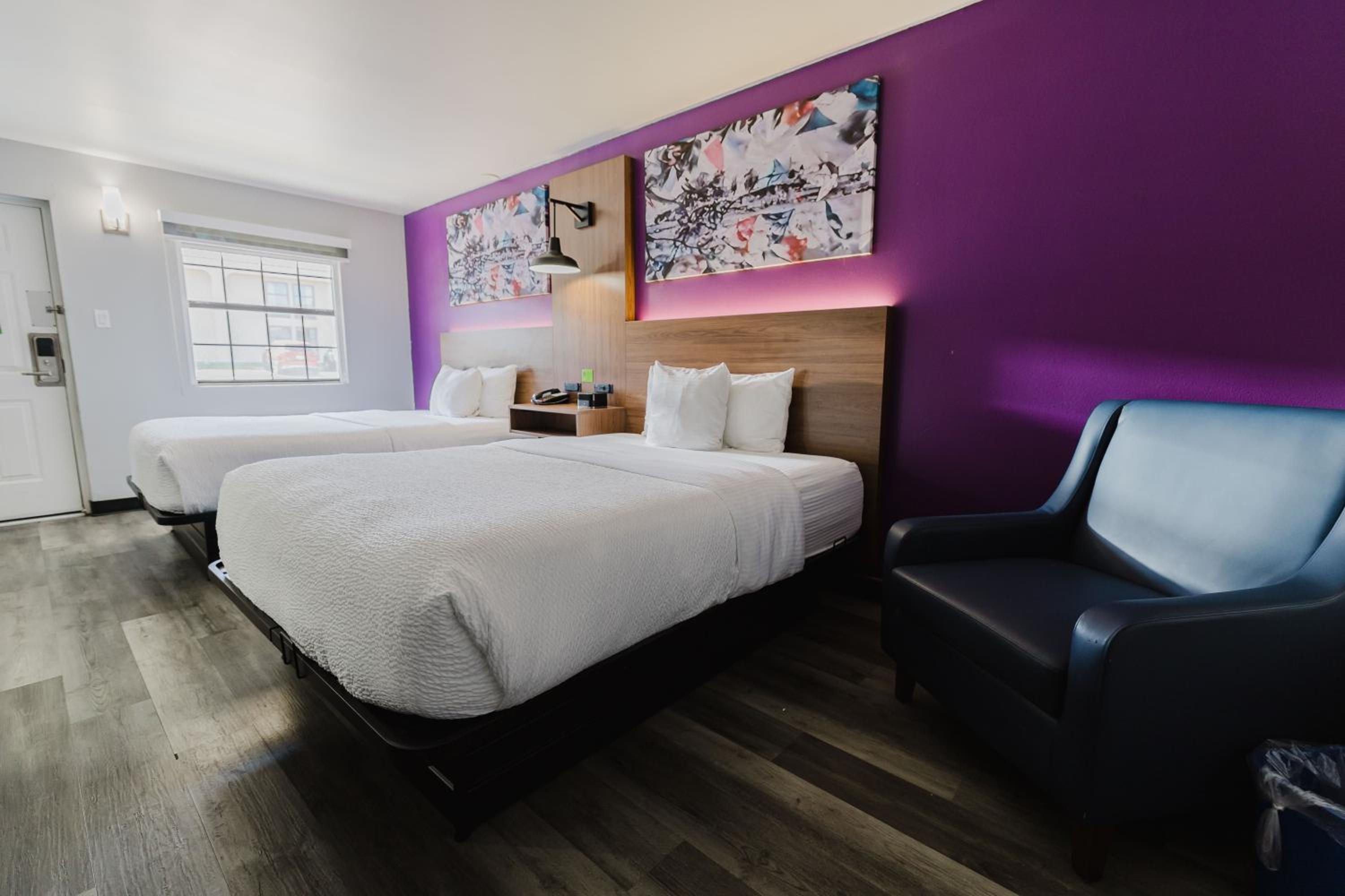 Queen Room with Two Queen Beds and Bath Tub - Mobility Accessible/Non-Smoking