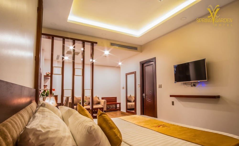 Deluxe King Room Lake View