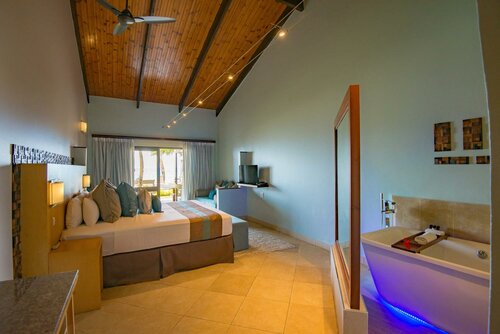 Superior Family Room (2 Adults + 2 Children) в Coco de Mer Hotel and Black Parrot Suites