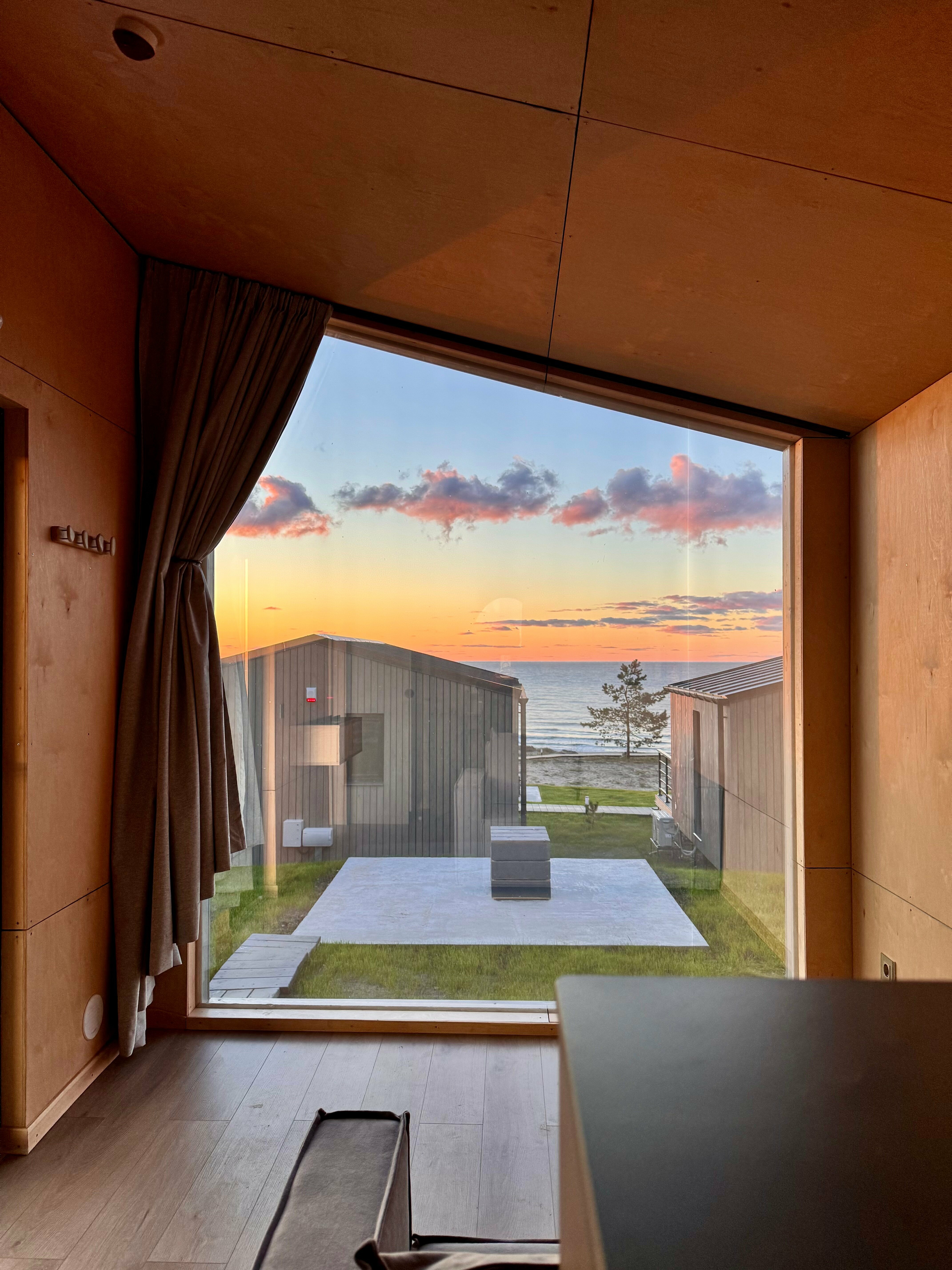 Лодж с видом на море