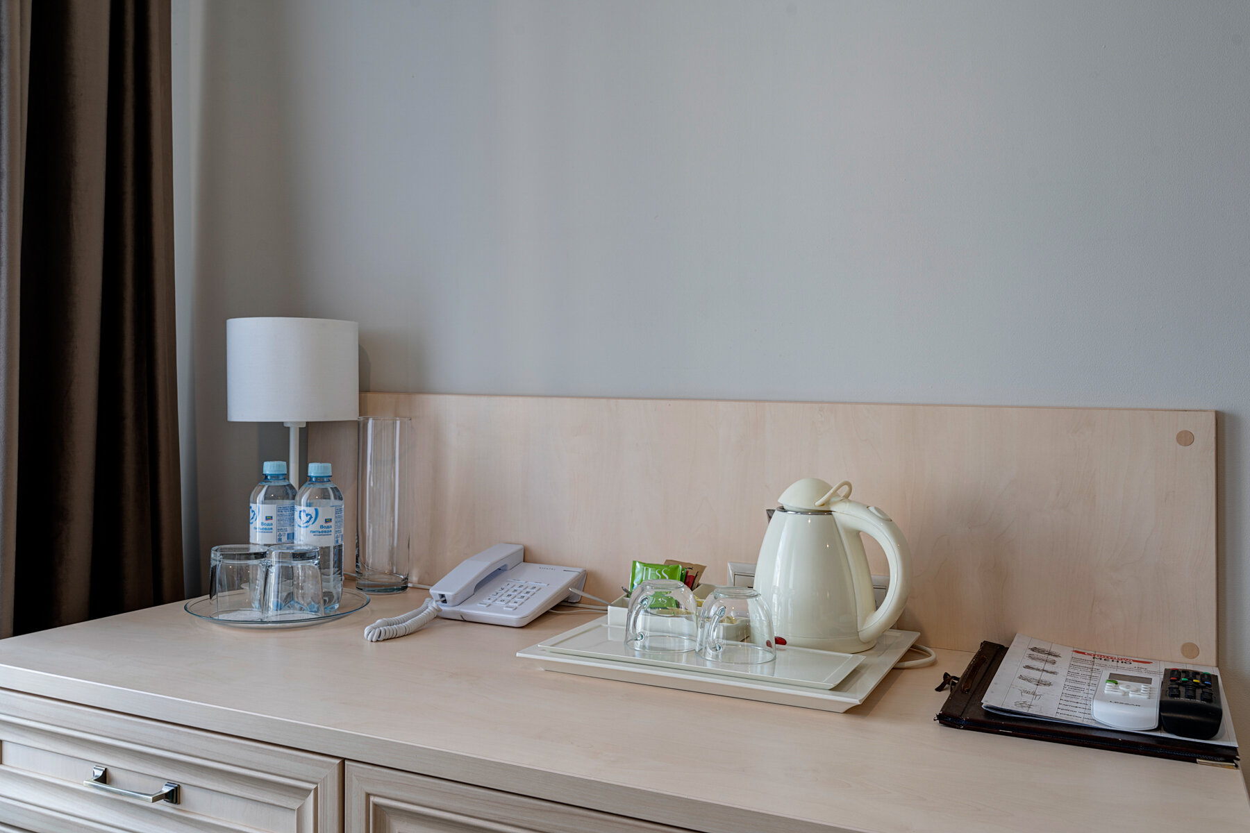 Номер первой категории "двухместный стандарт с большой кроватью"